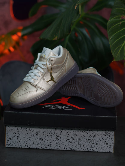 Air Jordan 1 Low - Metallic Zing