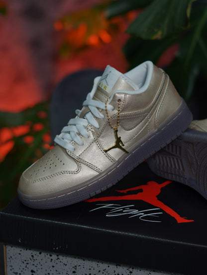 Air Jordan 1 Low - Metallic Zing