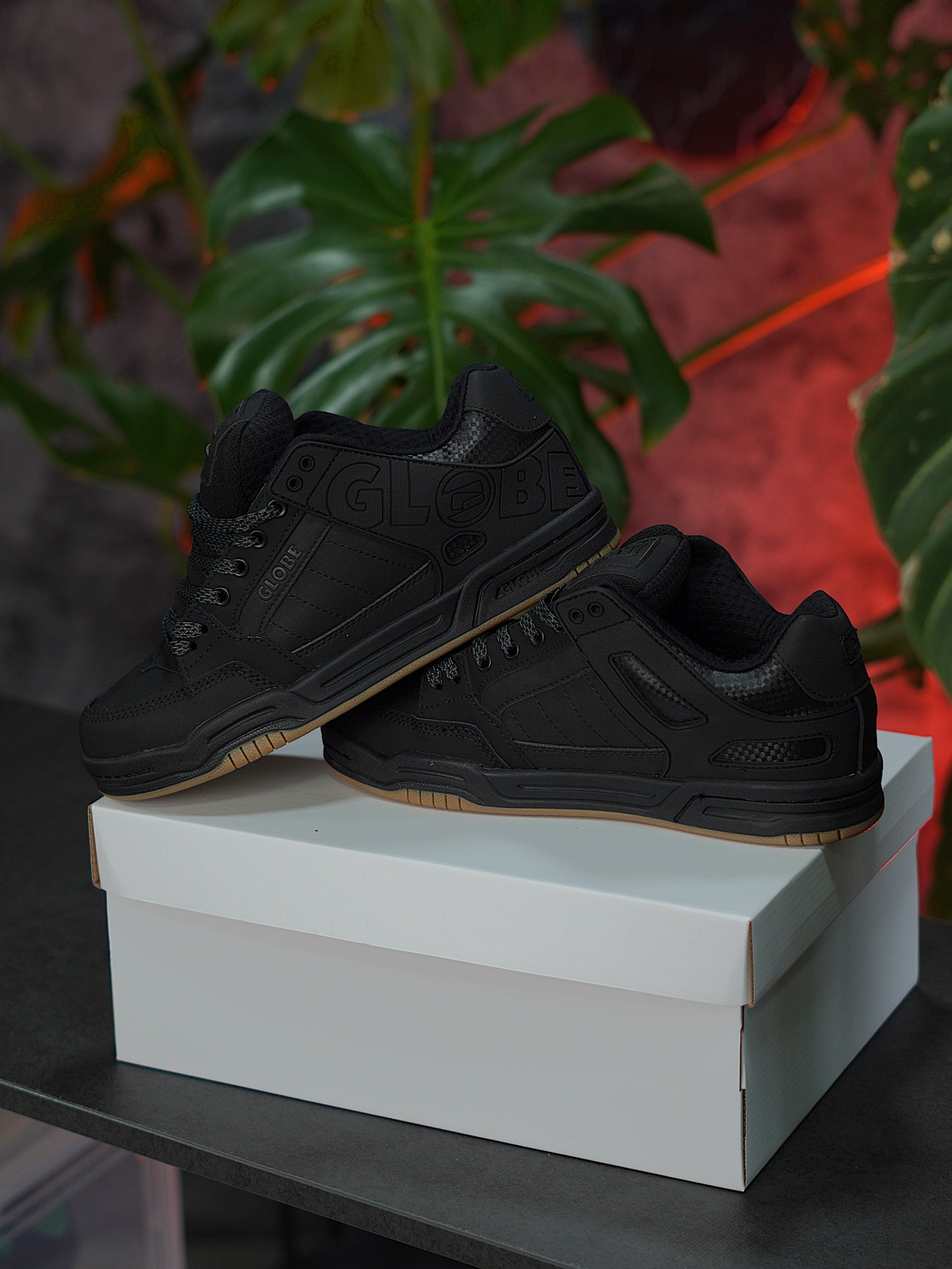 Globe tilt black