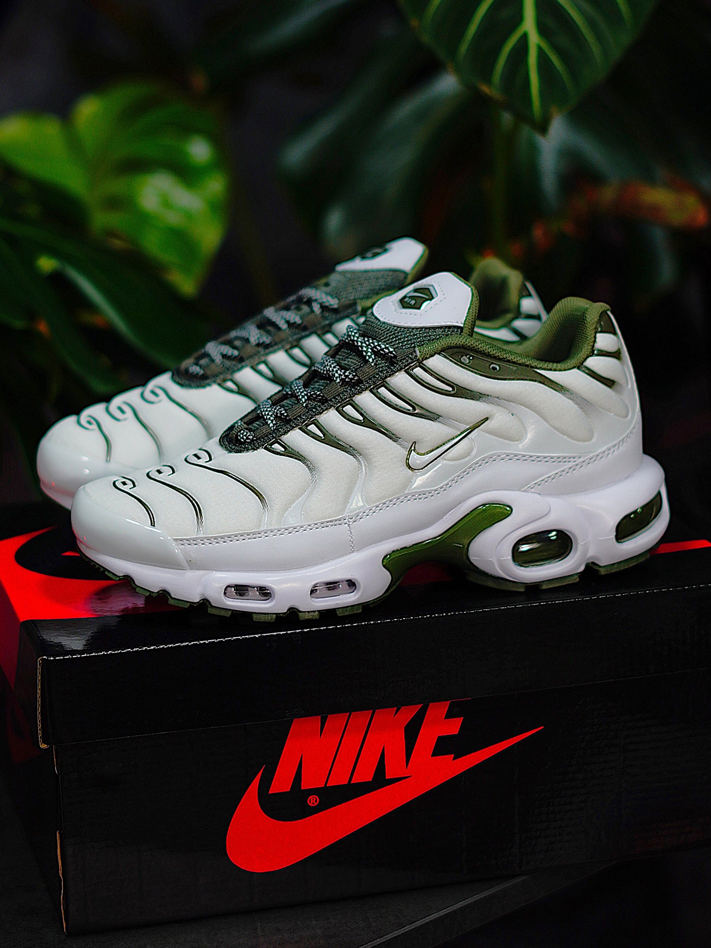 Nike Air Max TN Plus - Blanca, Verde