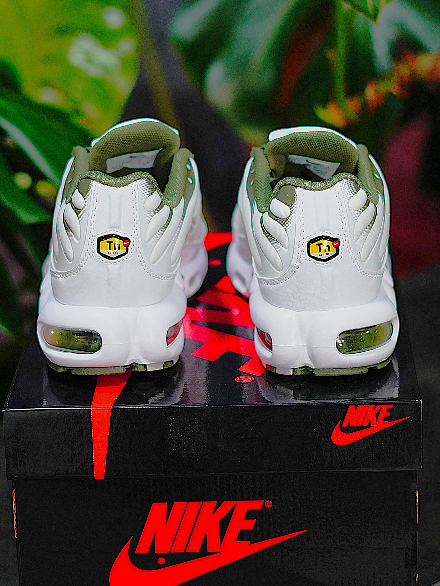 Nike Air Max TN Plus - Blanca, Verde