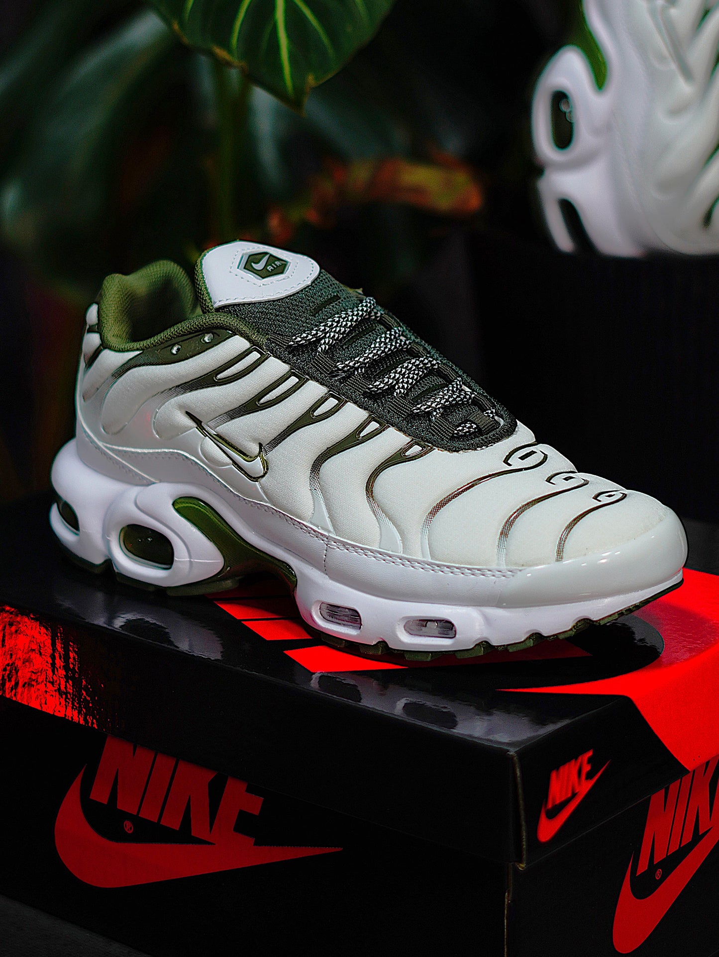 Nike Air Max TN Plus - Blanca, Verde