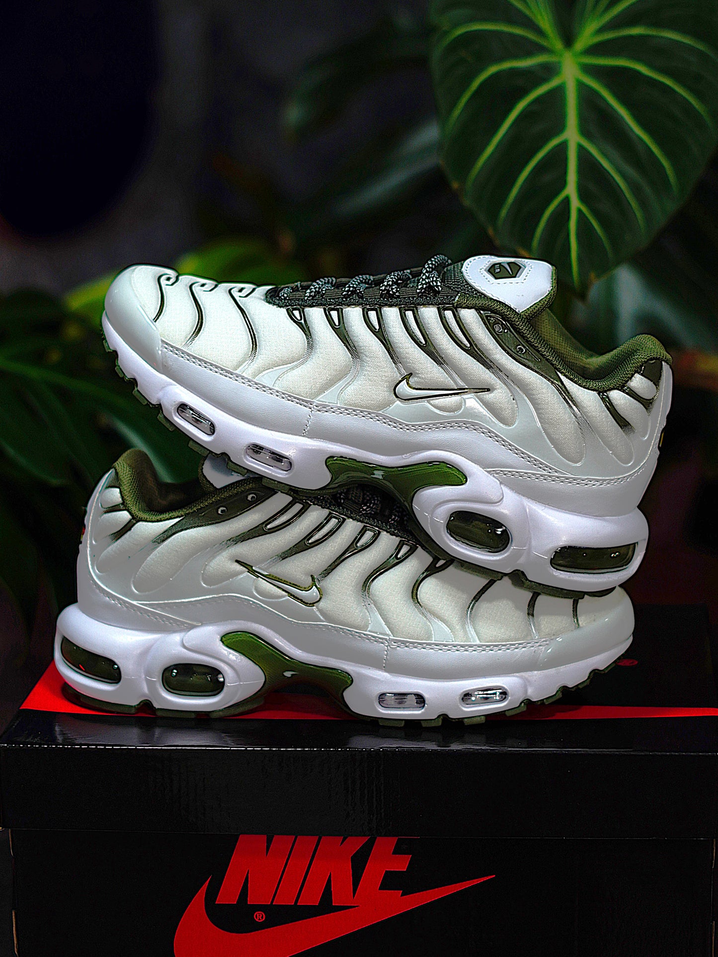 Nike Air Max TN Plus - Blanca, Verde