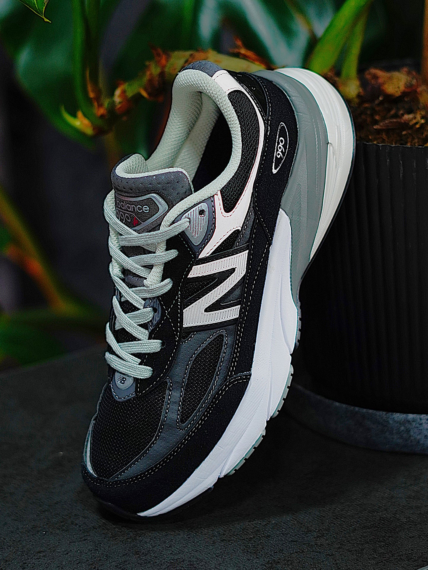 New Balance 990 V6 Miusa - Negro, Gris, Blanco
