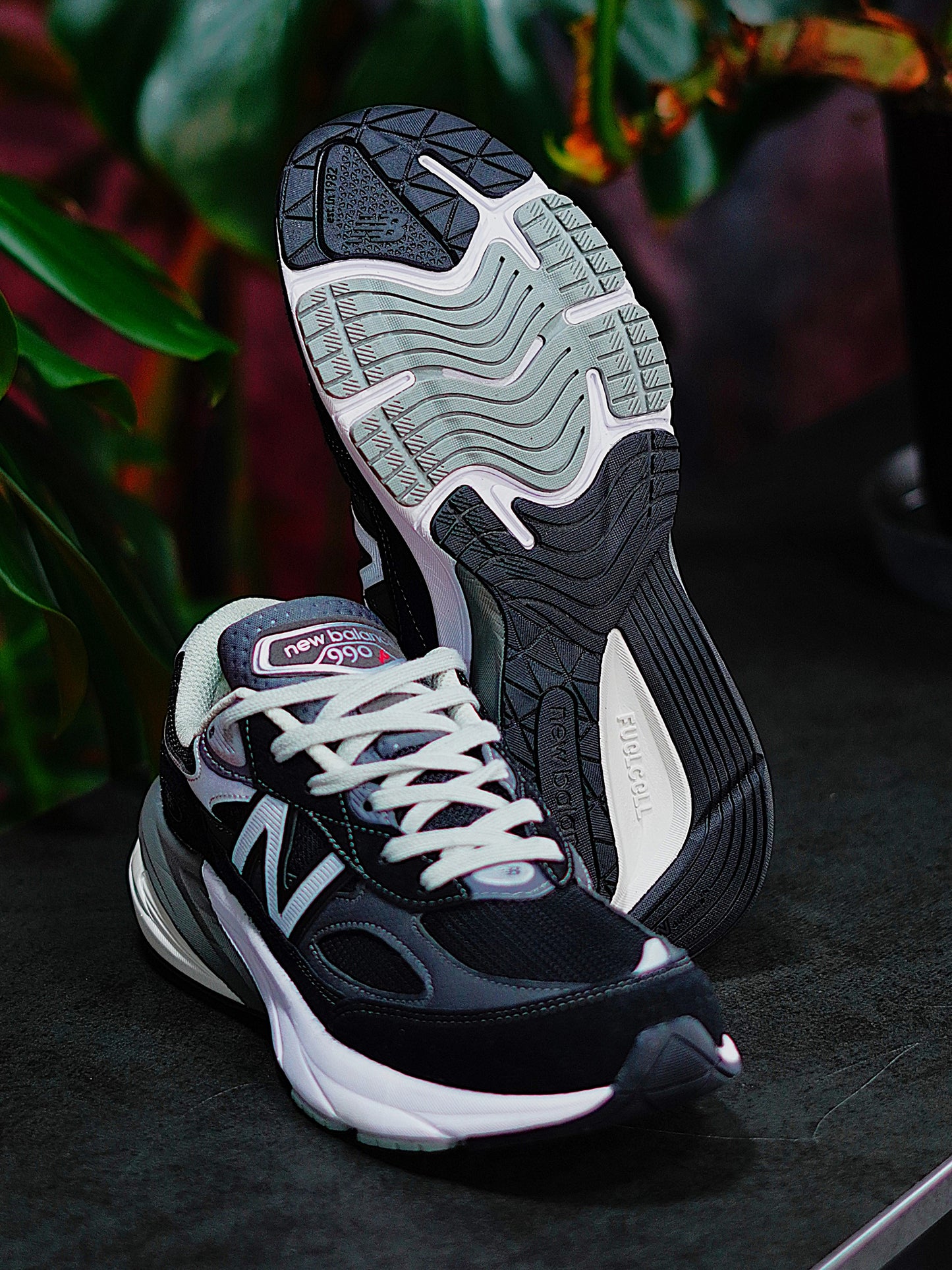 New Balance 990 V6 Miusa - Negro, Gris, Blanco