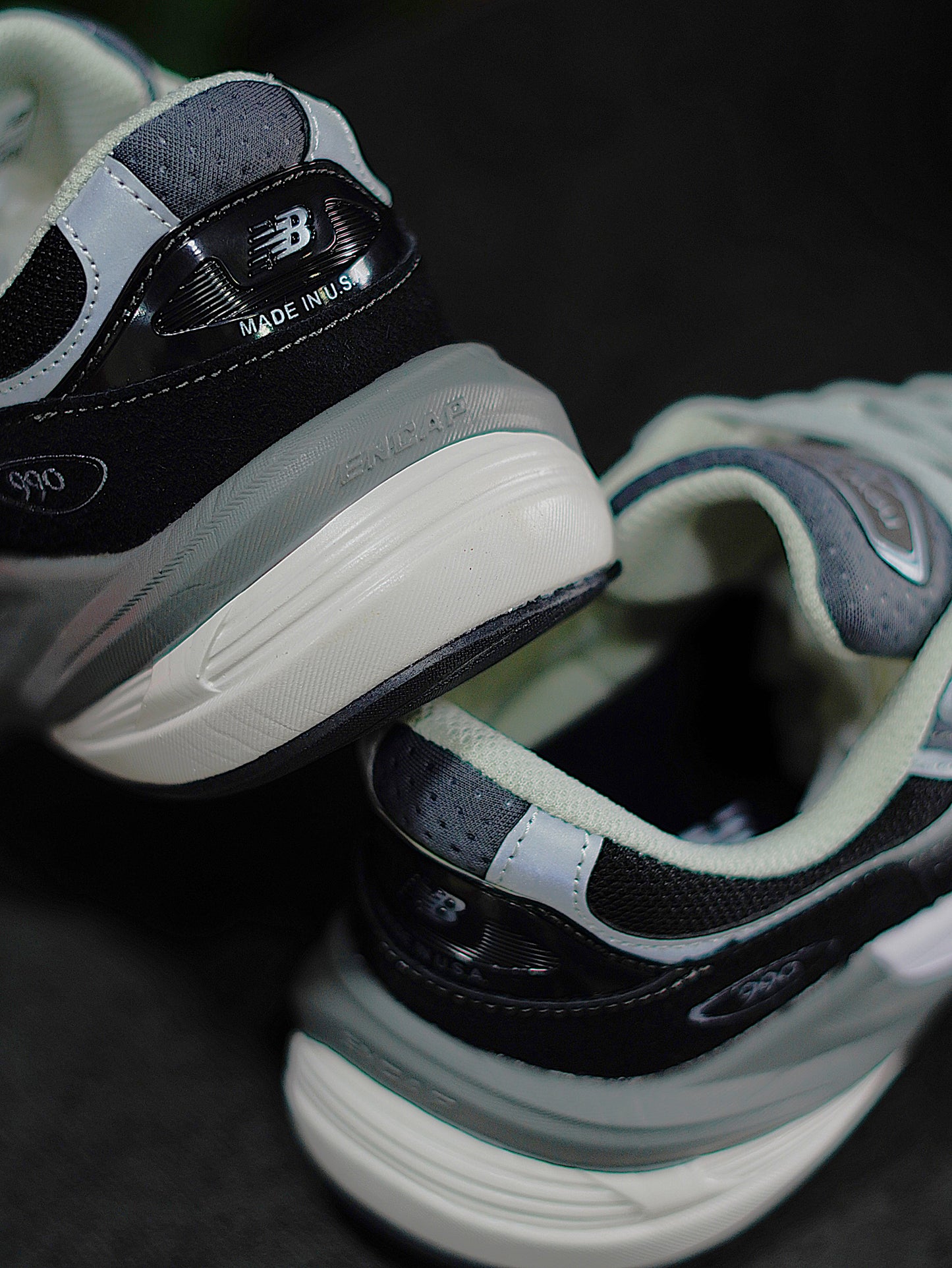 New Balance 990 V6 Miusa - Negro, Gris, Blanco