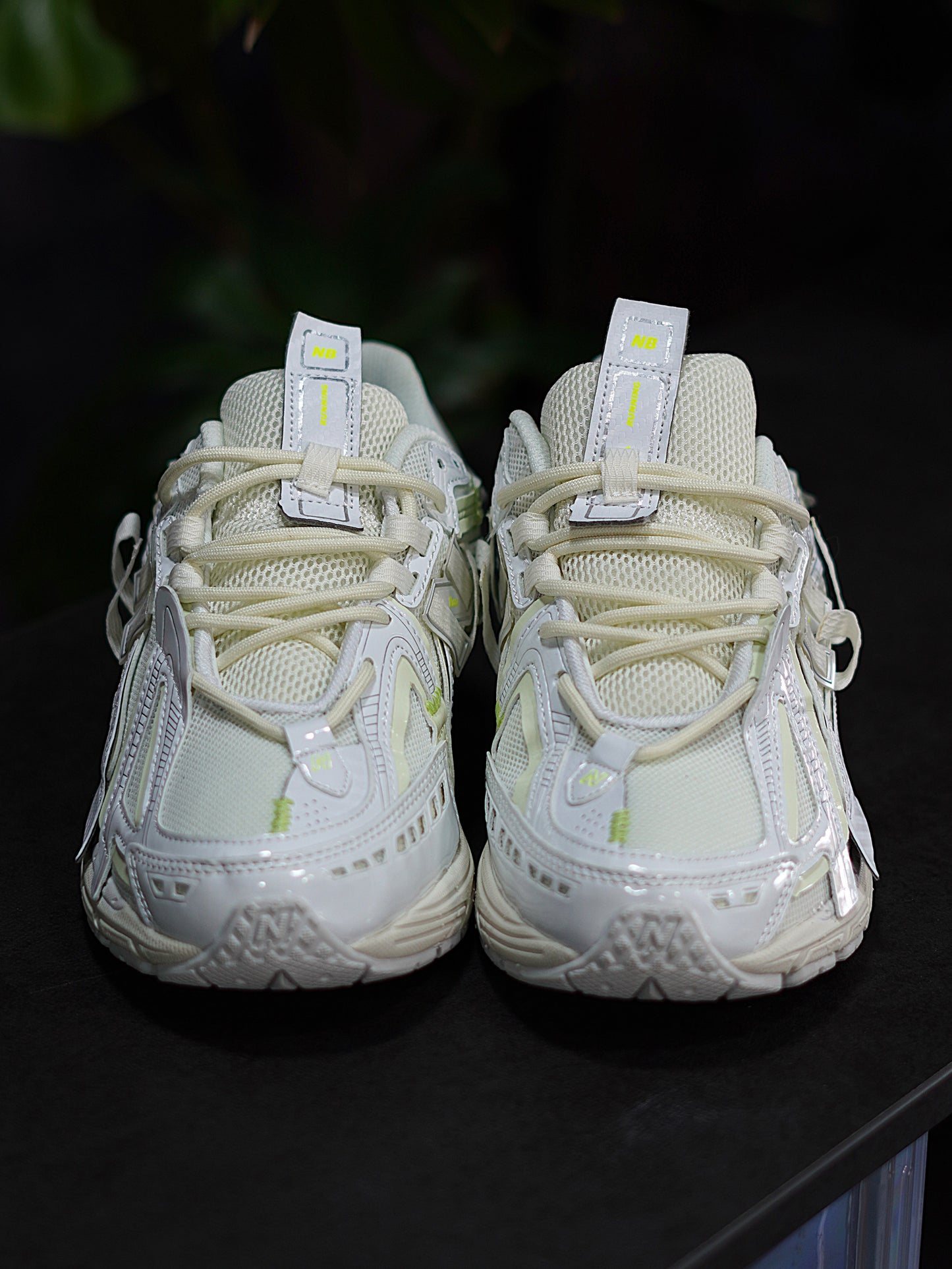 New Balance 1906A - Blanco con Mint Flash, Plata metalizada