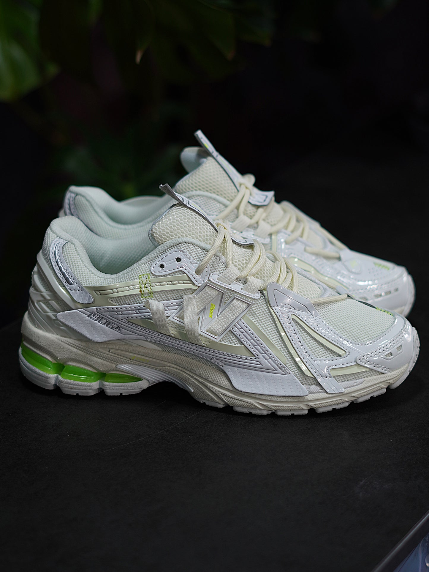 New Balance 1906A - Blanco con Mint Flash, Plata metalizada