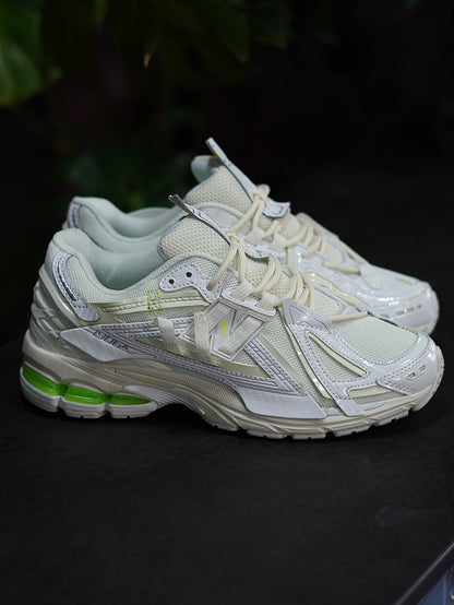 New Balance 1906A - Blanco con Mint Flash, Plata metalizada