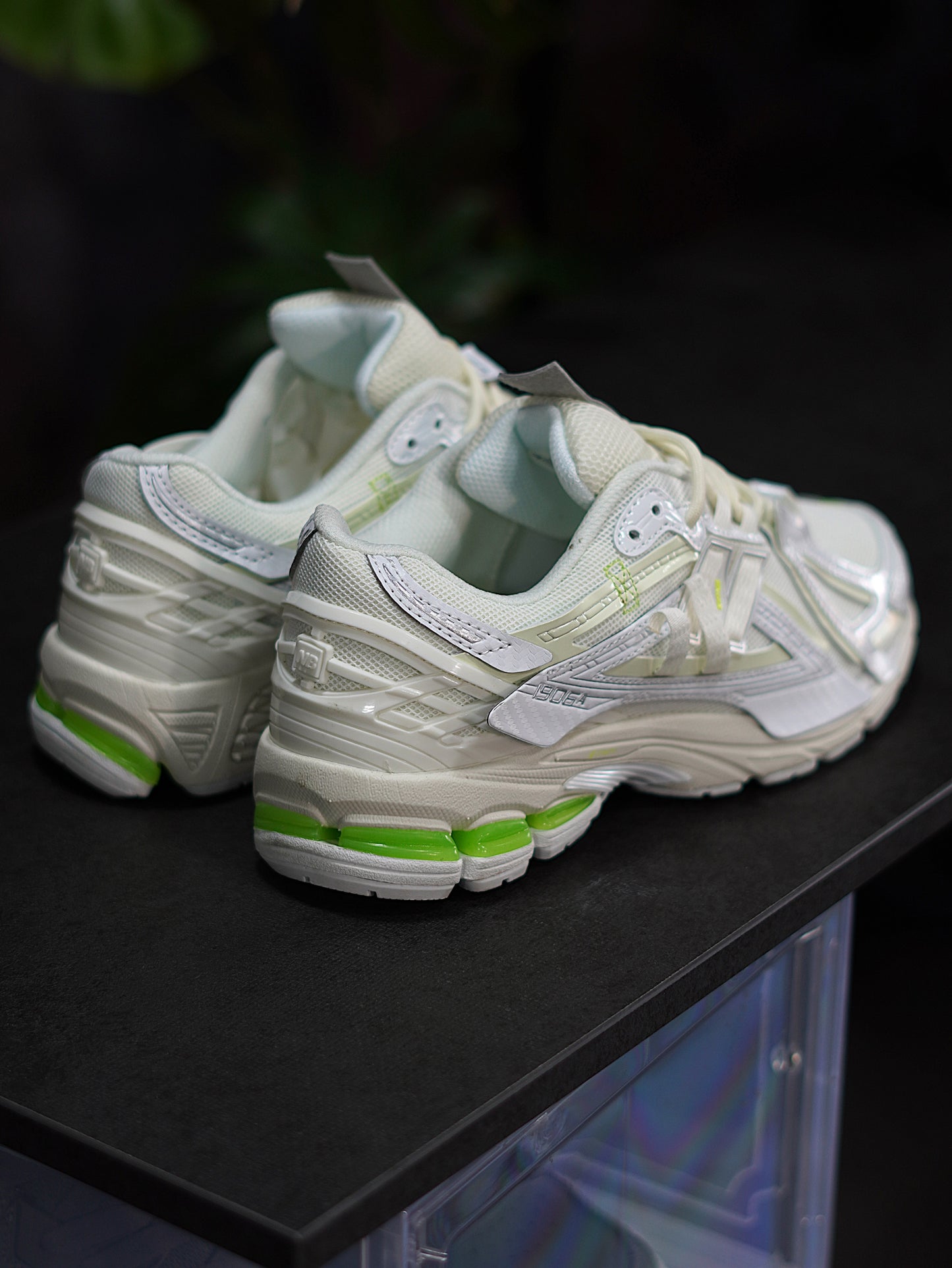 New Balance 1906A - Blanco con Mint Flash, Plata metalizada