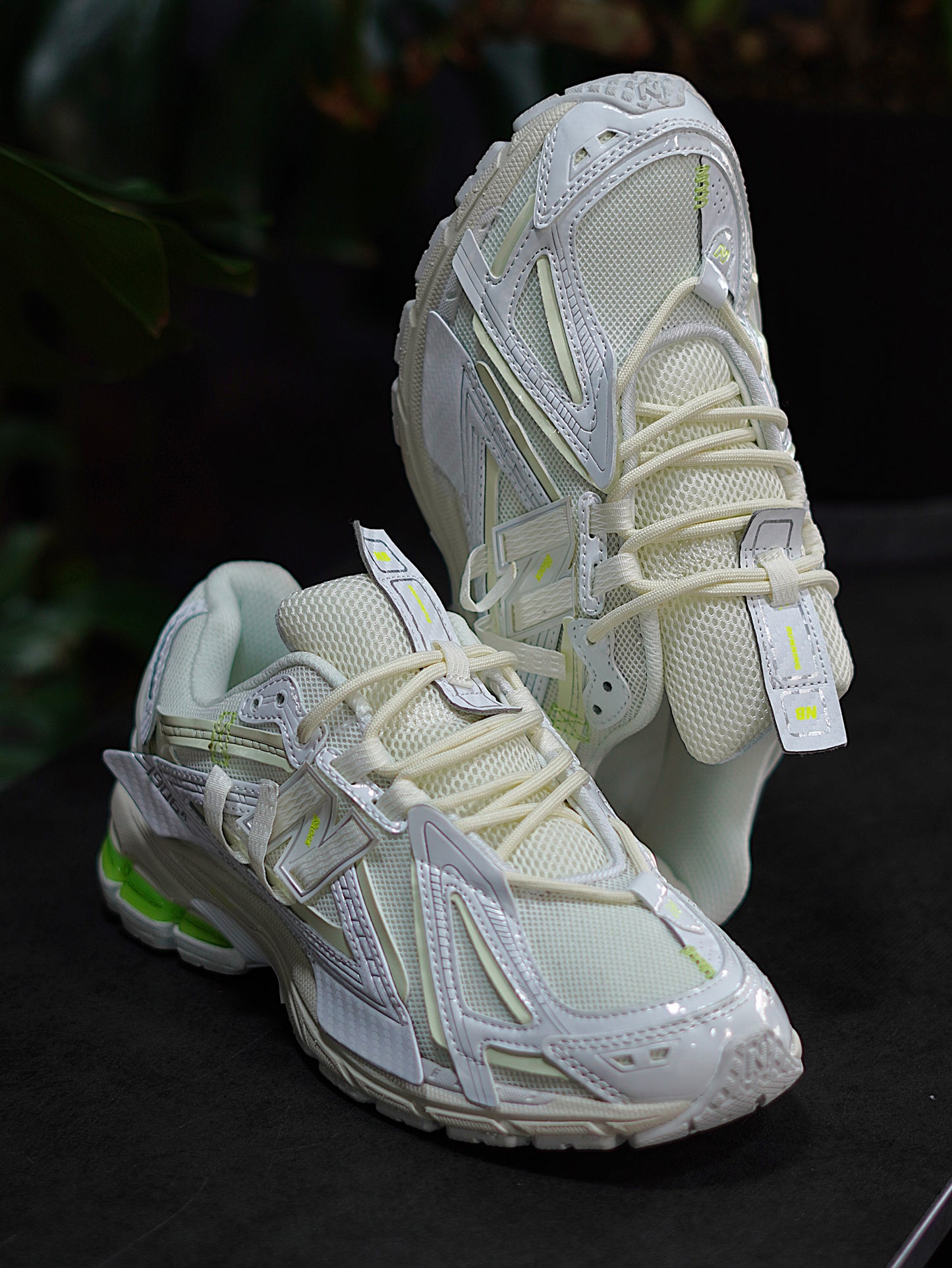 New Balance 1906A - Blanco con Mint Flash, Plata metalizada