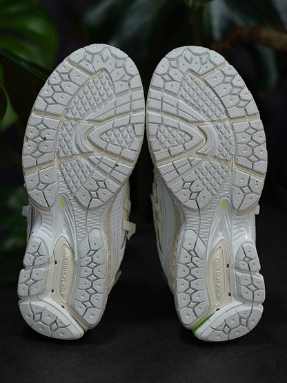 New Balance 1906A - Blanco con Mint Flash, Plata metalizada