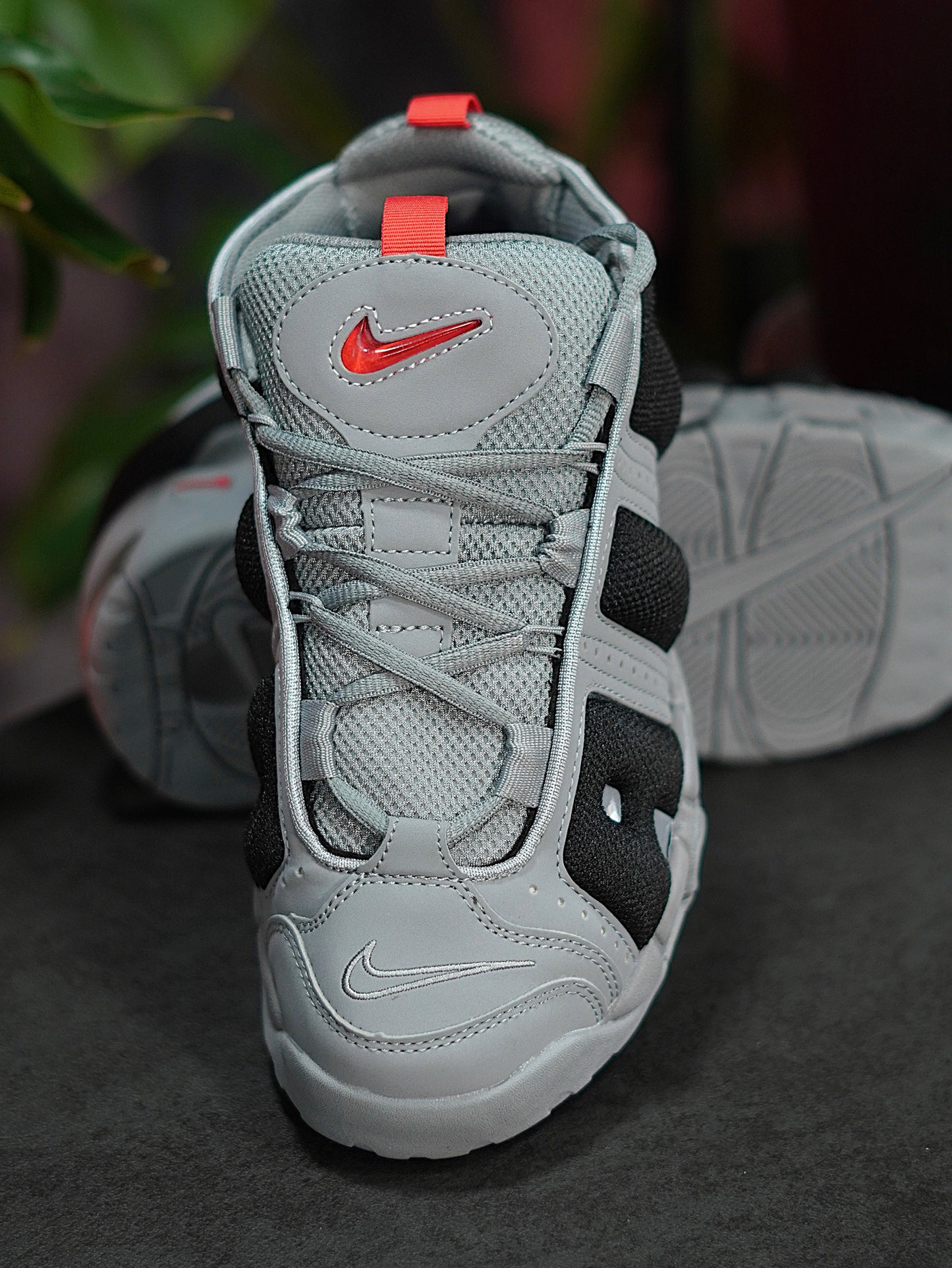 Nike Air More Uptempo - Gris, Negro, Rojo