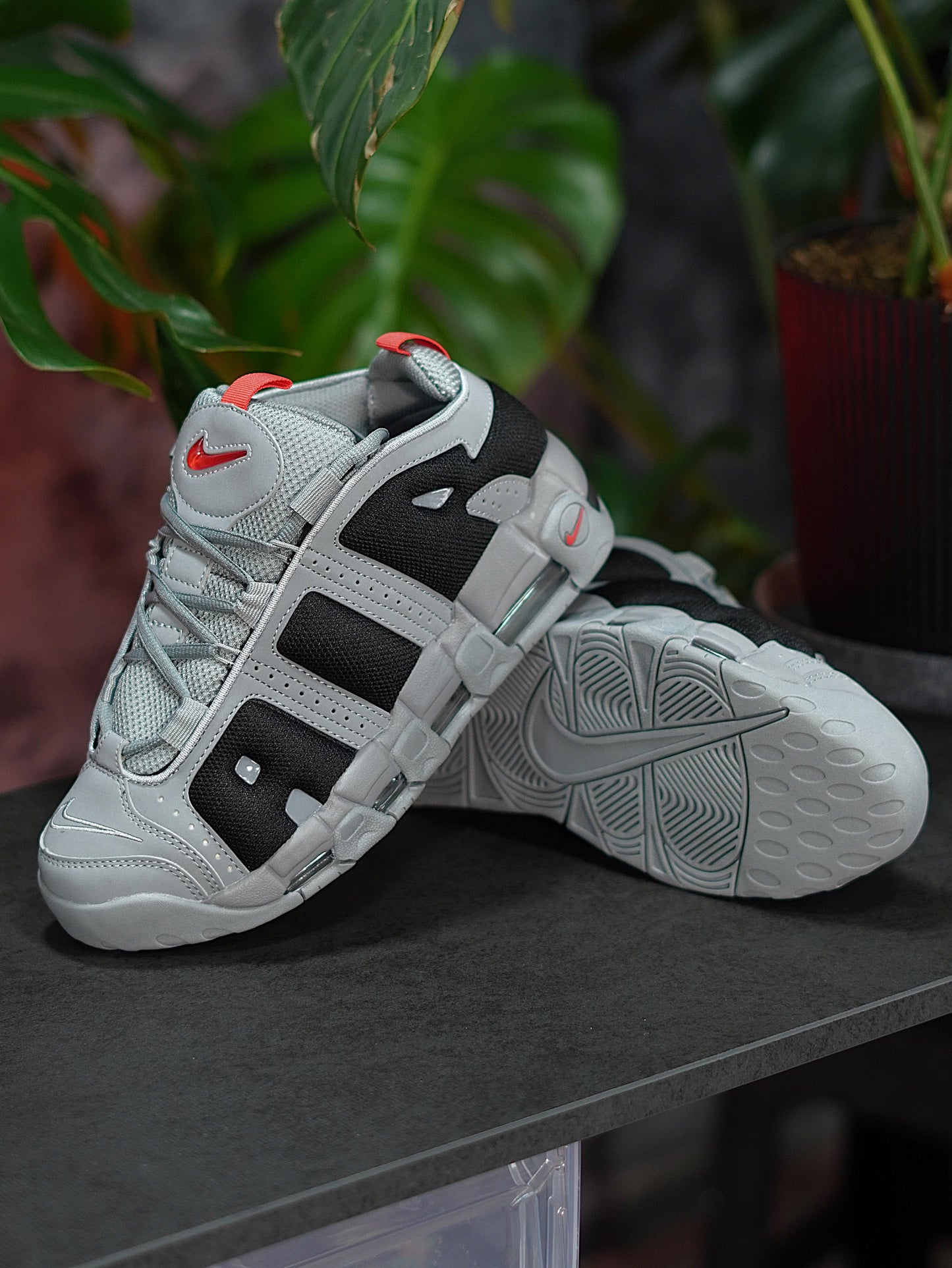 Nike Air More Uptempo - Gris, Negro, Rojo