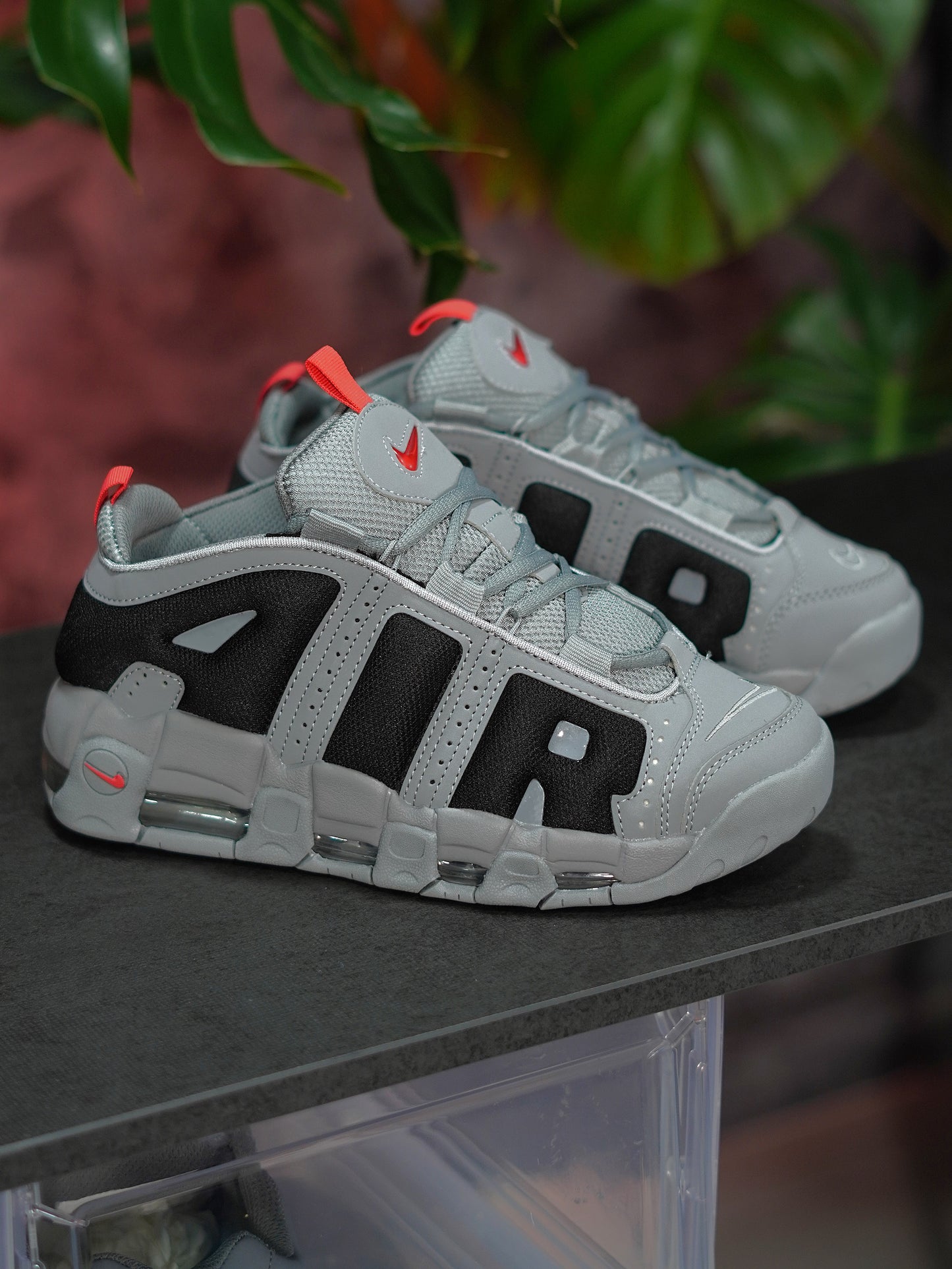 Nike Air More Uptempo - Gris, Negro, Rojo