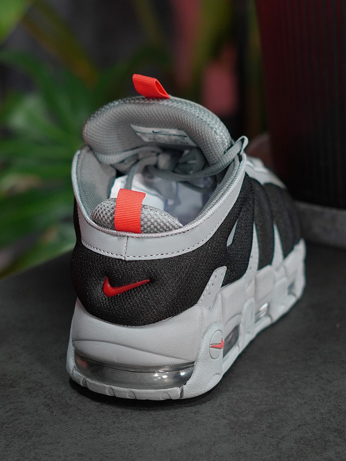 Nike Air More Uptempo - Gris, Negro, Rojo