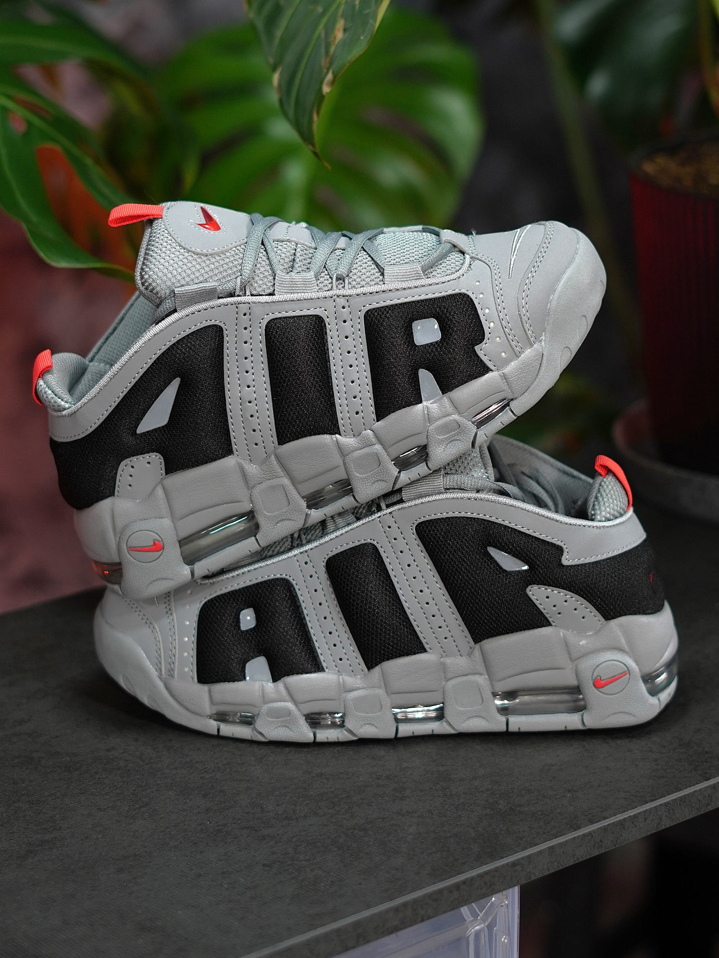 Nike Air More Uptempo - Gris, Negro, Rojo