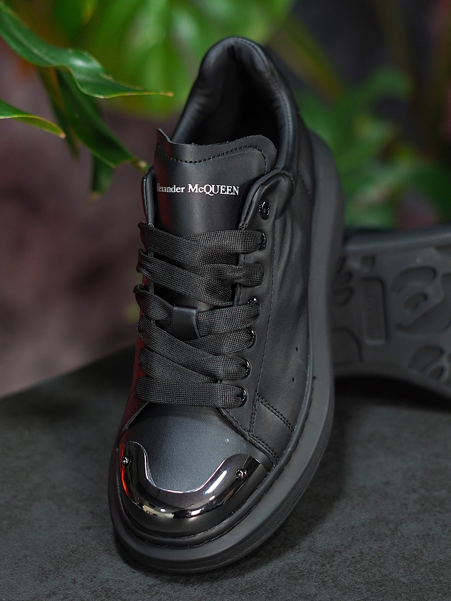 Alexander Mcqueen - Nergra, Punta metalica