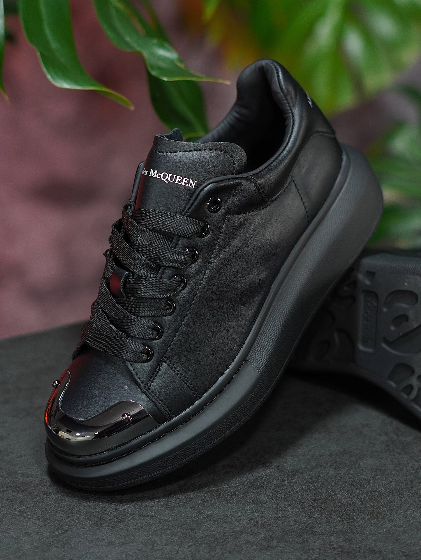 Alexander Mcqueen - Nergra, Punta metalica