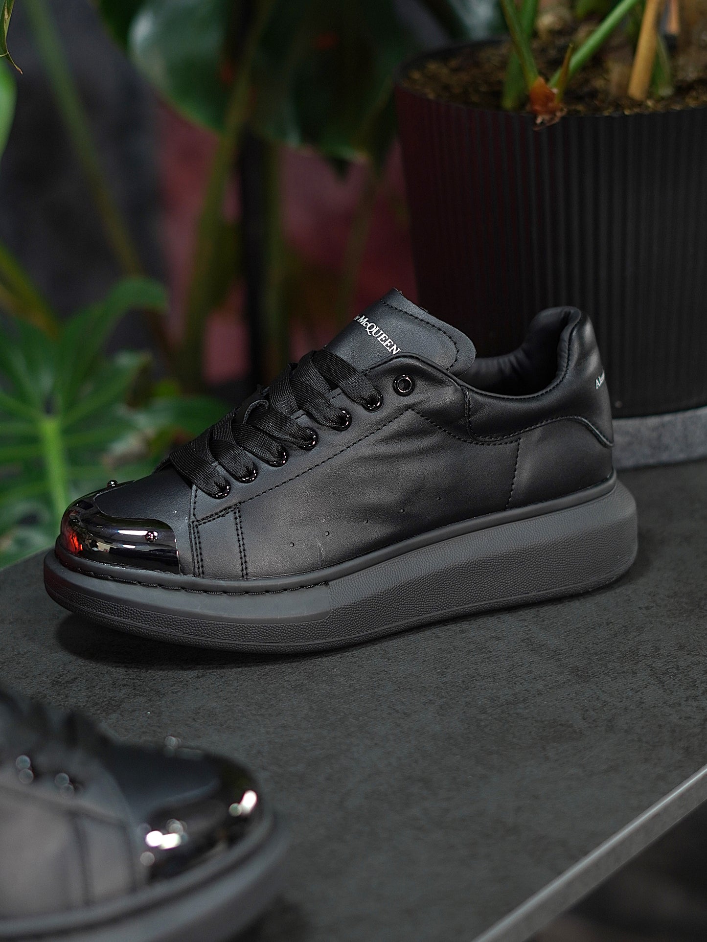 Alexander Mcqueen - Nergra, Punta metalica