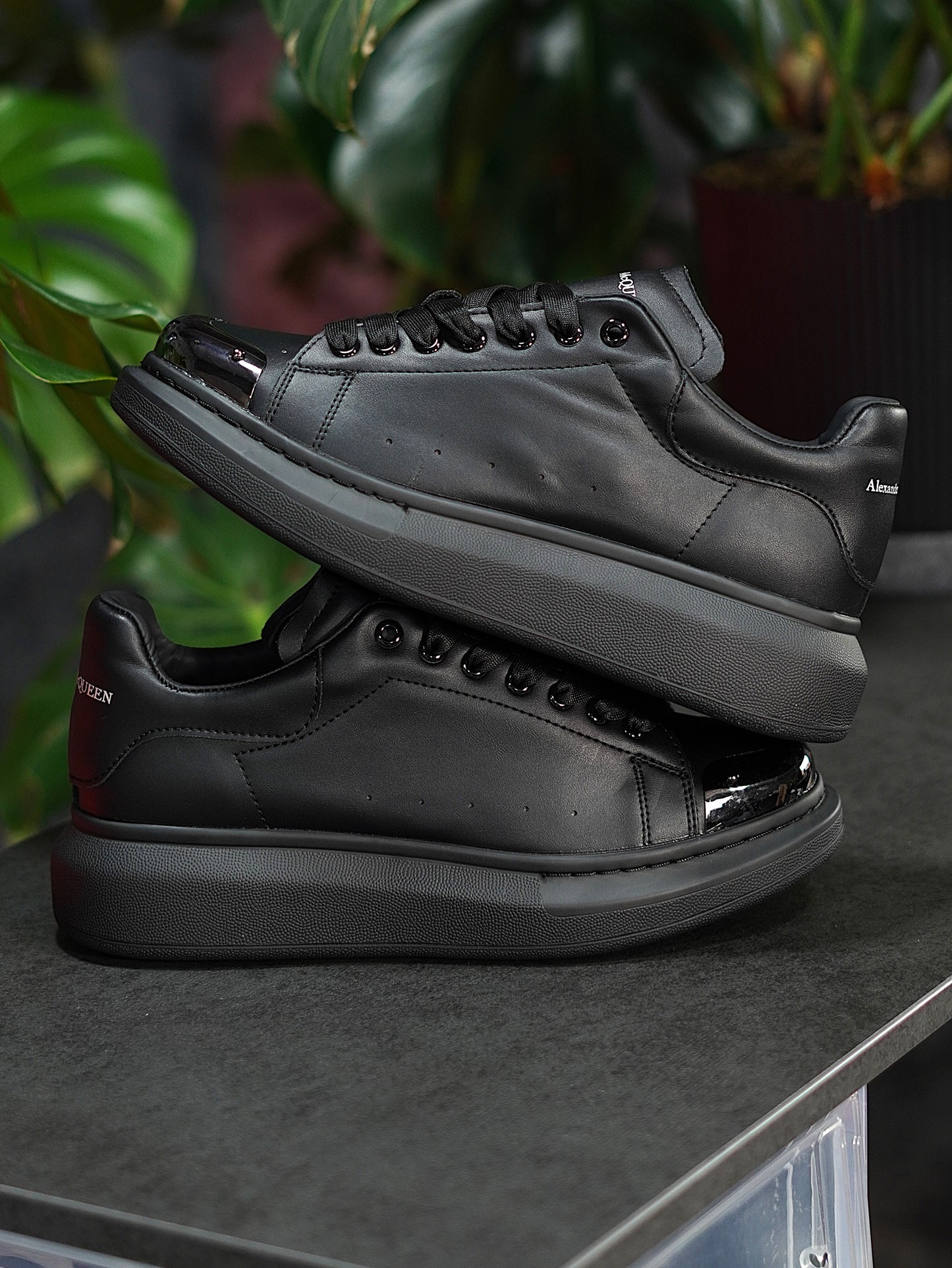 Alexander Mcqueen - Nergra, Punta metalica