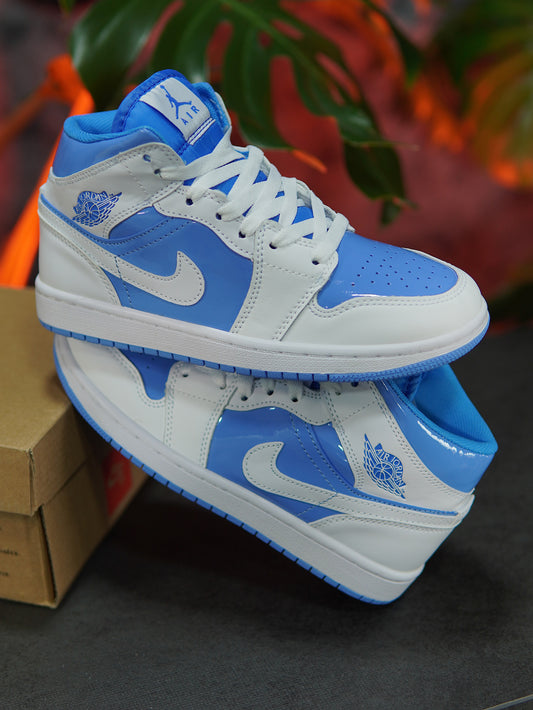 Air Jordan 1 Mid "Legend Blue" - Azul, Blanco, Charol