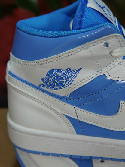 Air Jordan 1 Mid "Legend Blue" - Azul, Blanco, Charol