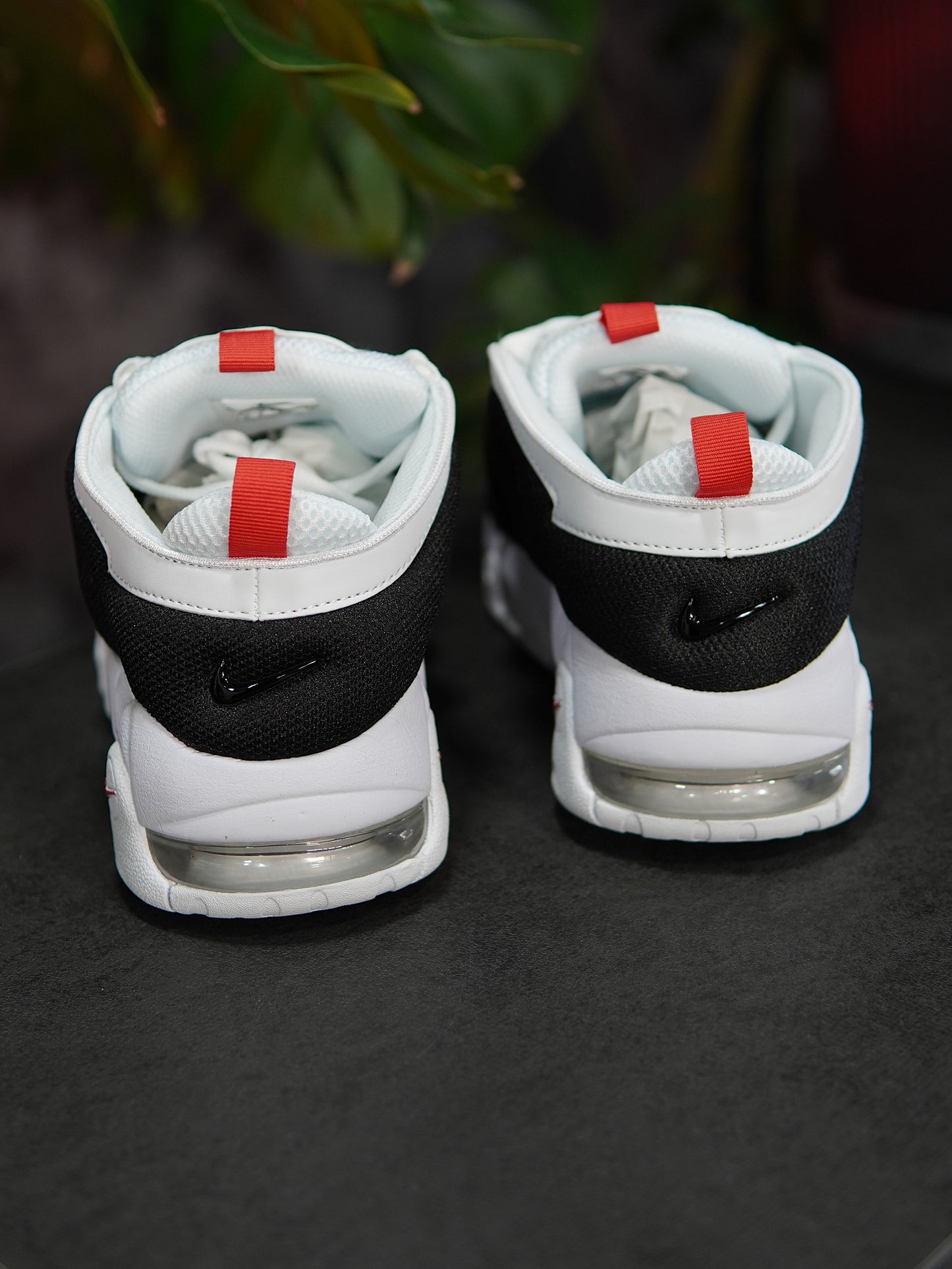 Nike Air More UpTempo - Blanco, Negro, Rojo