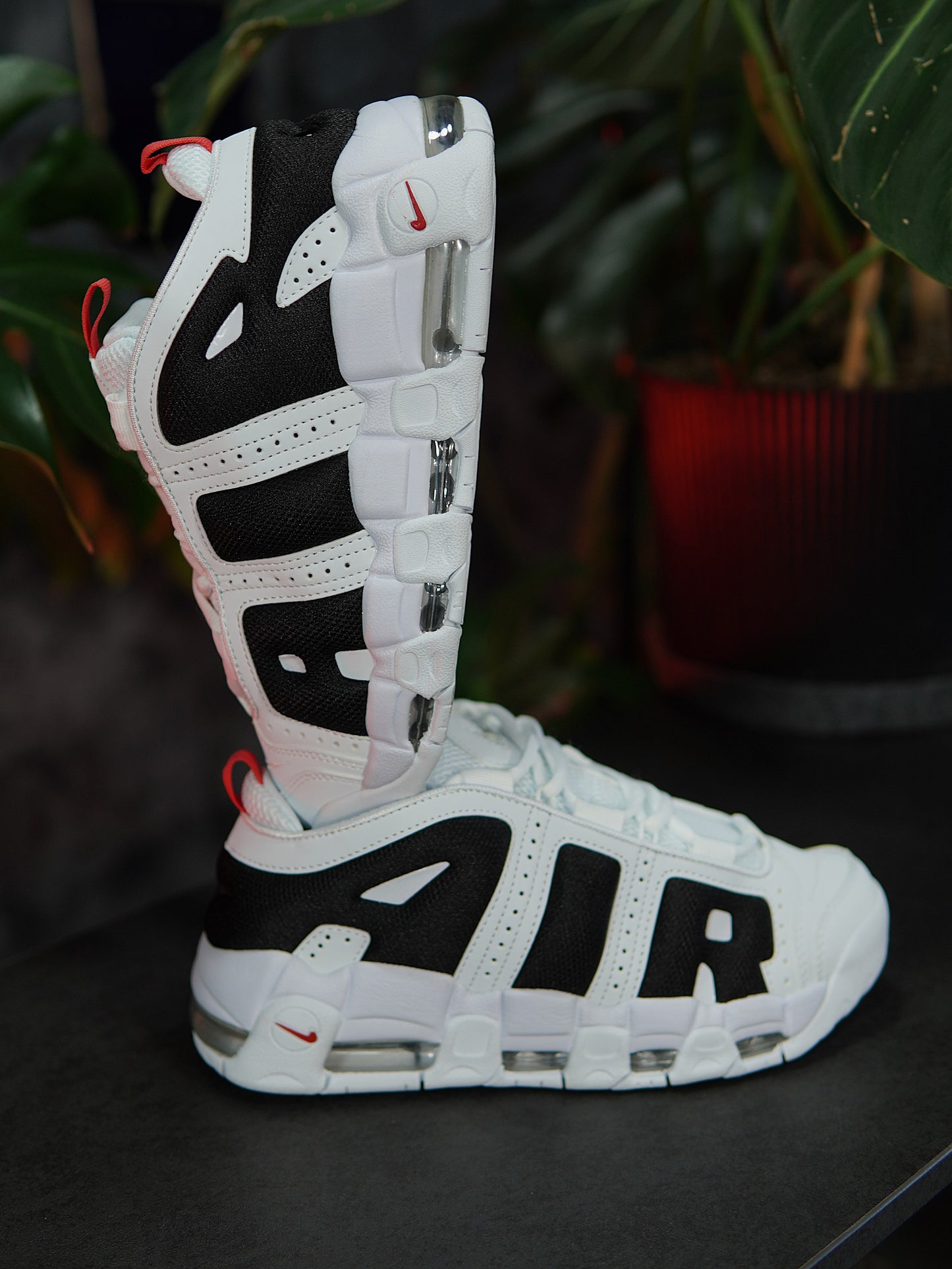 Nike Air More UpTempo - Blanco, Negro, Rojo