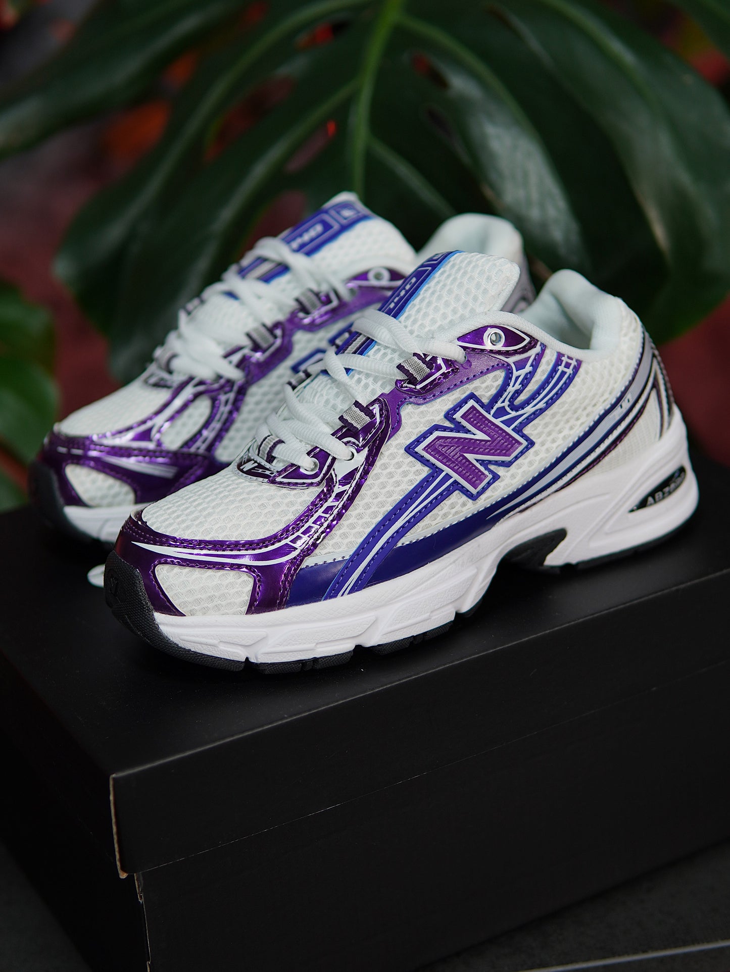 New Balance 740 - Blanco, Morado metalico, Azul Metalico