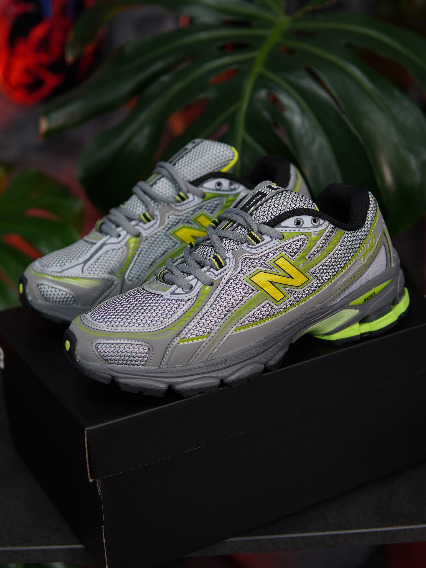 New Balance 740 - Gris, Verde, Amarillo