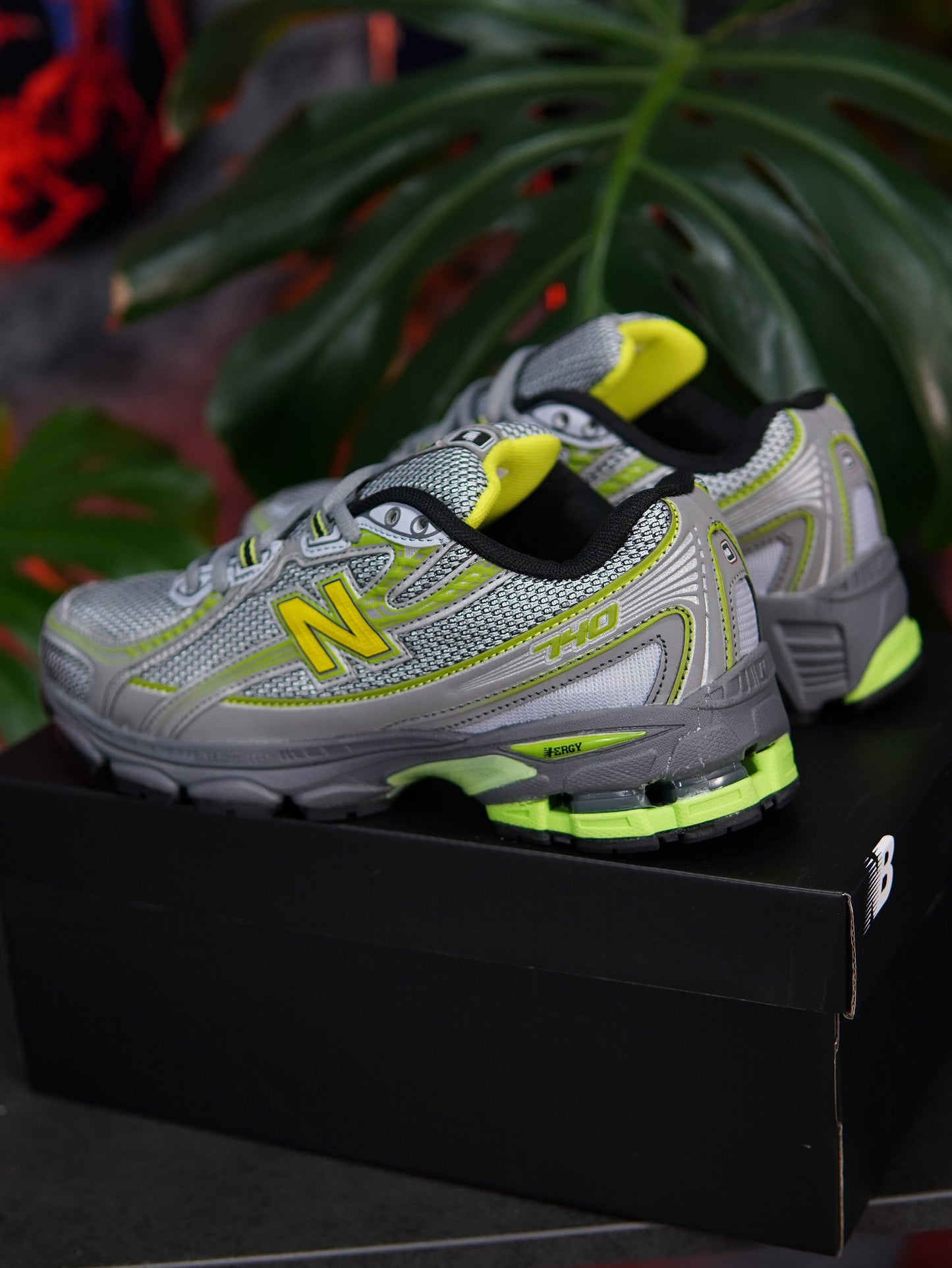 New Balance 740 - Gris, Verde, Amarillo