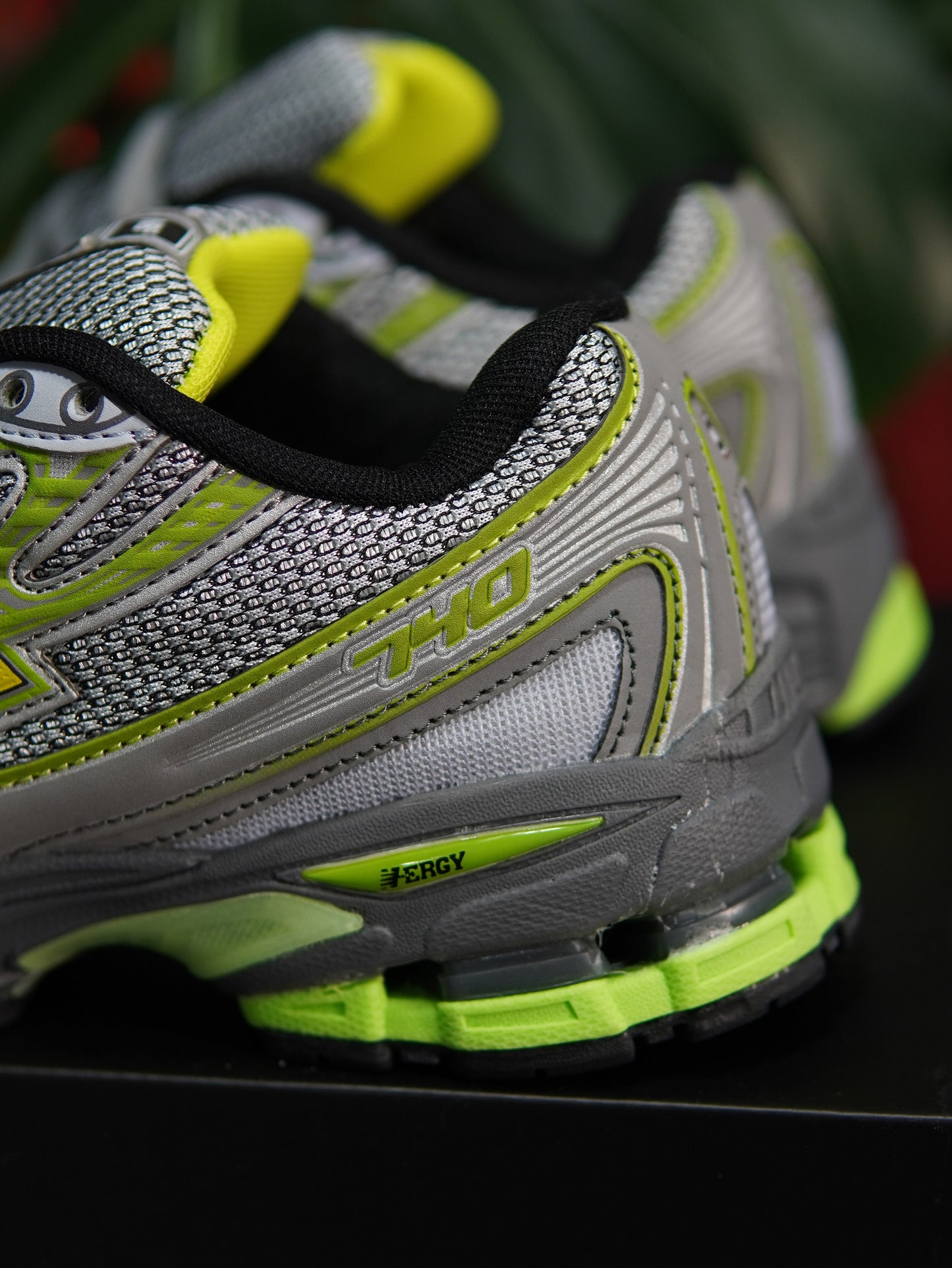 New Balance 740 - Gris, Verde, Amarillo