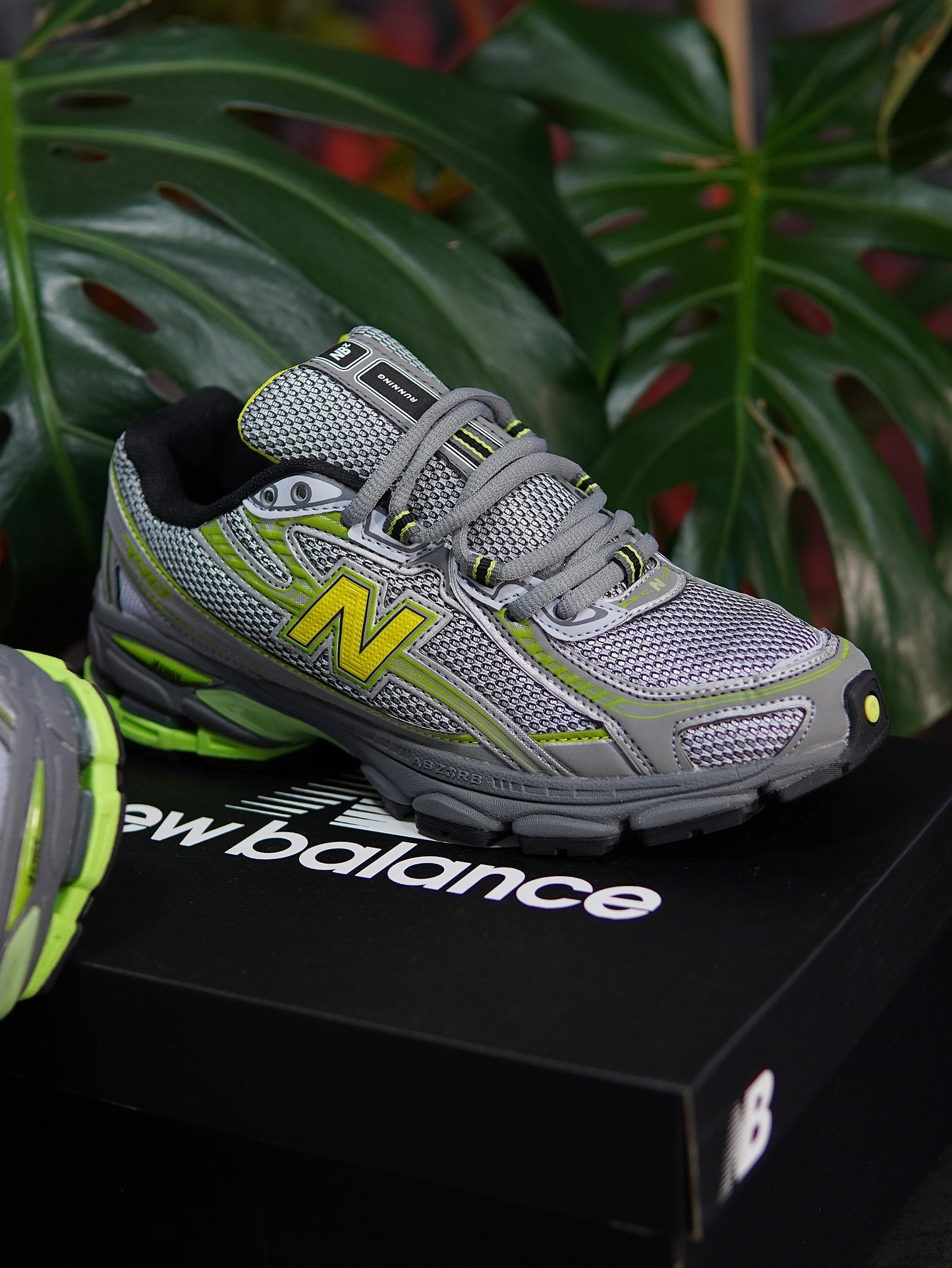 New Balance 740 - Gris, Verde, Amarillo