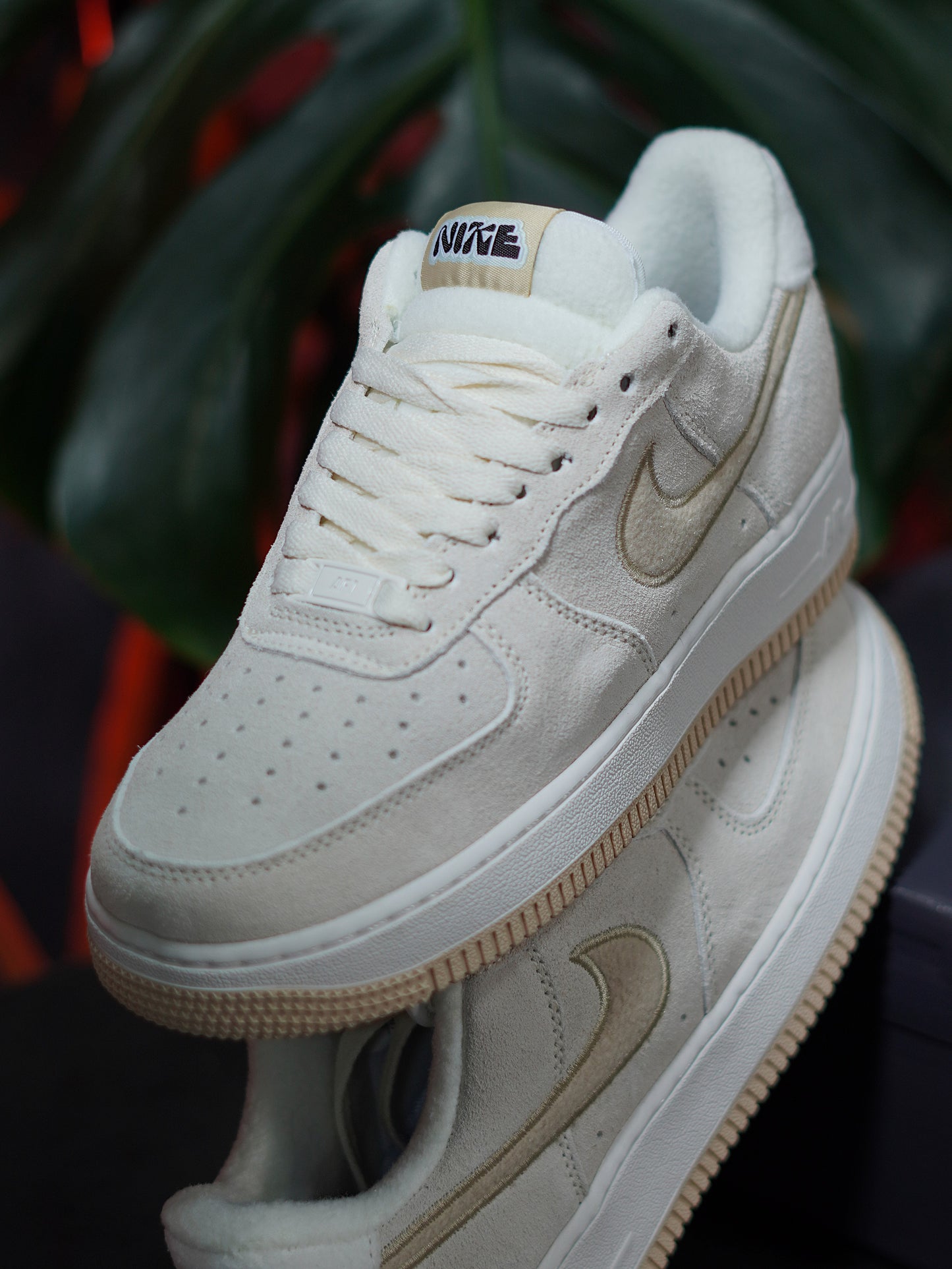 Nike Air Force One - Beige, Gamuza