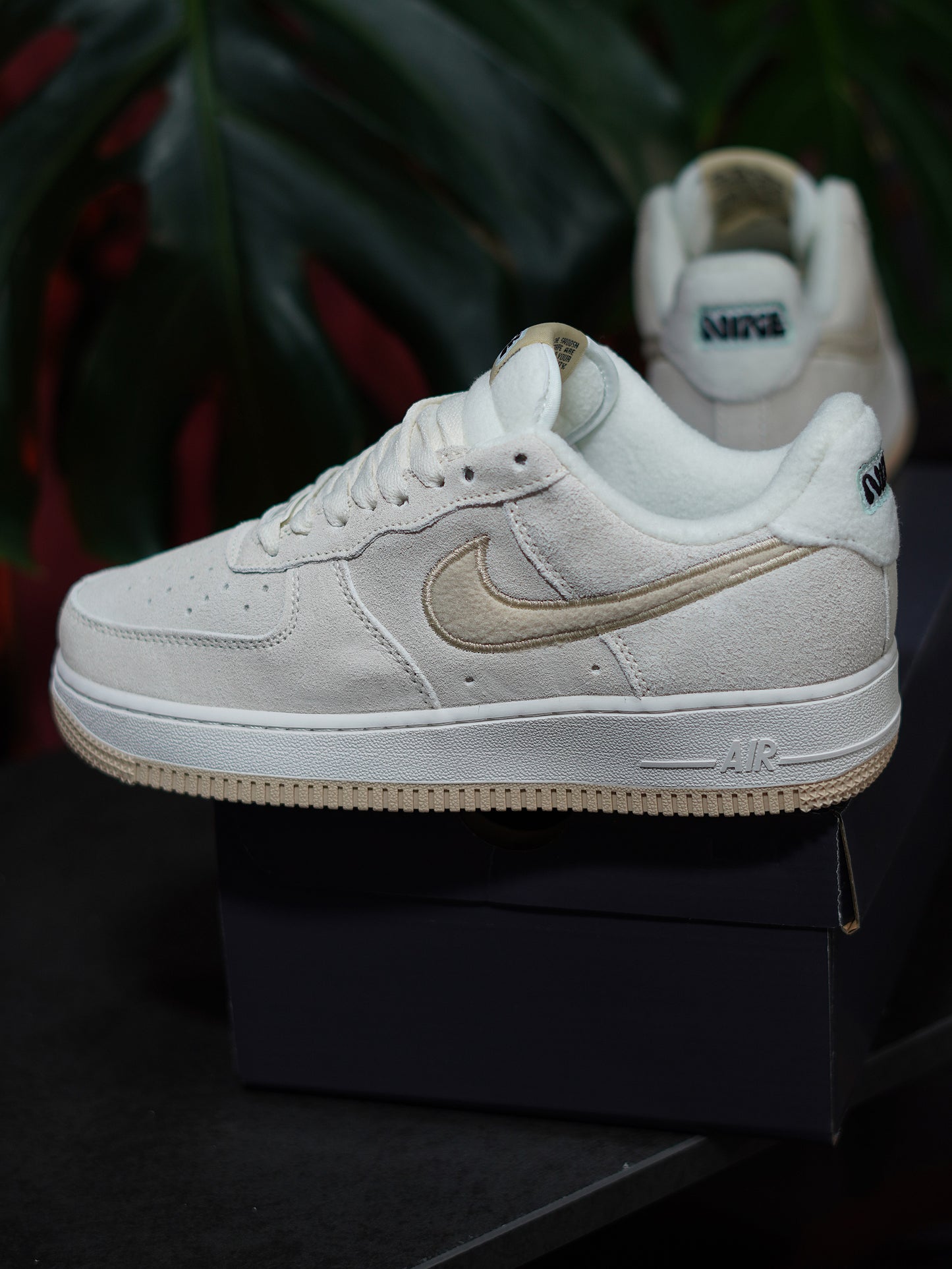 Nike Air Force One - Beige, Gamuza