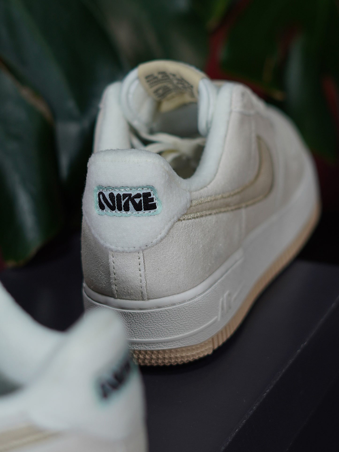 Nike Air Force One - Beige, Gamuza