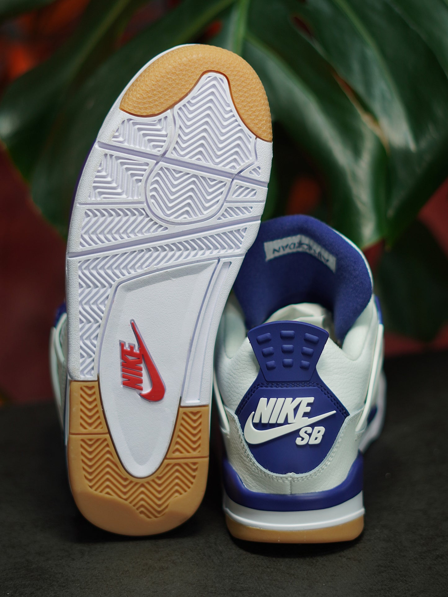 Air Jordan Retro 4 x SB Sapphire - Blanco, Beige, Azul