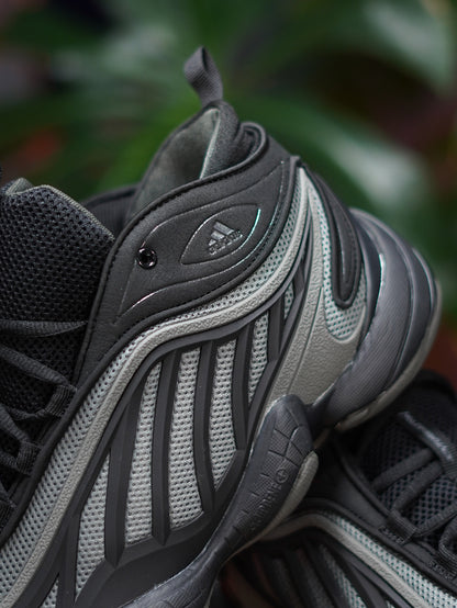 Adidas Intimidation - Negra, Gris