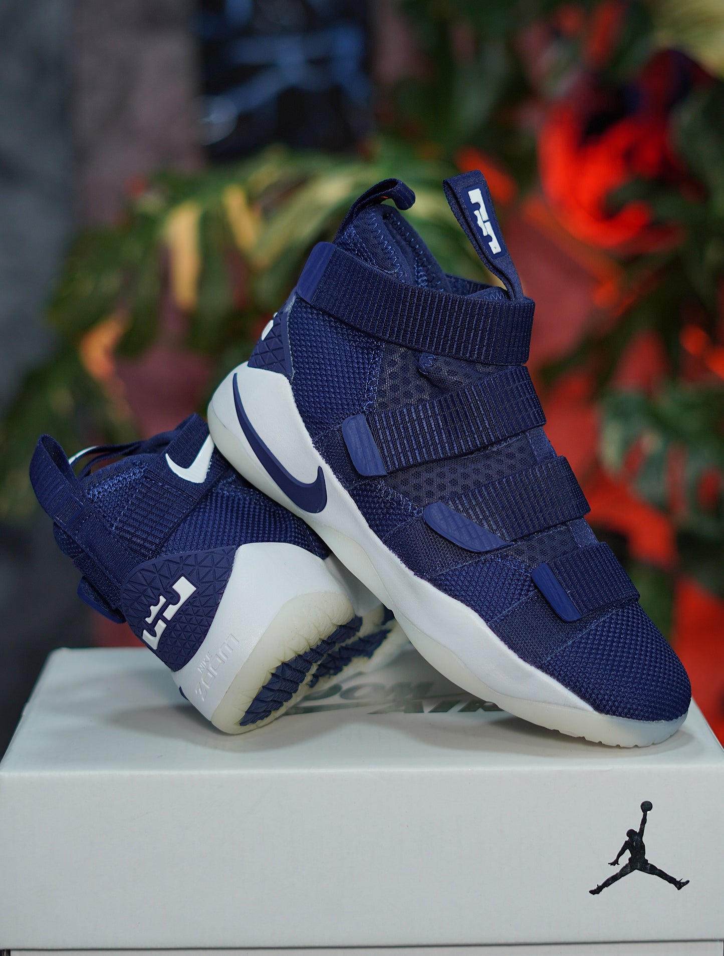 Nike LeBron Soldier XL - Azul, Blanco