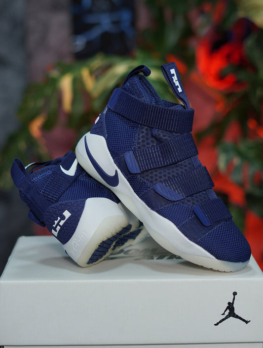 Nike LeBron Soldier XL - Azul, Blanco