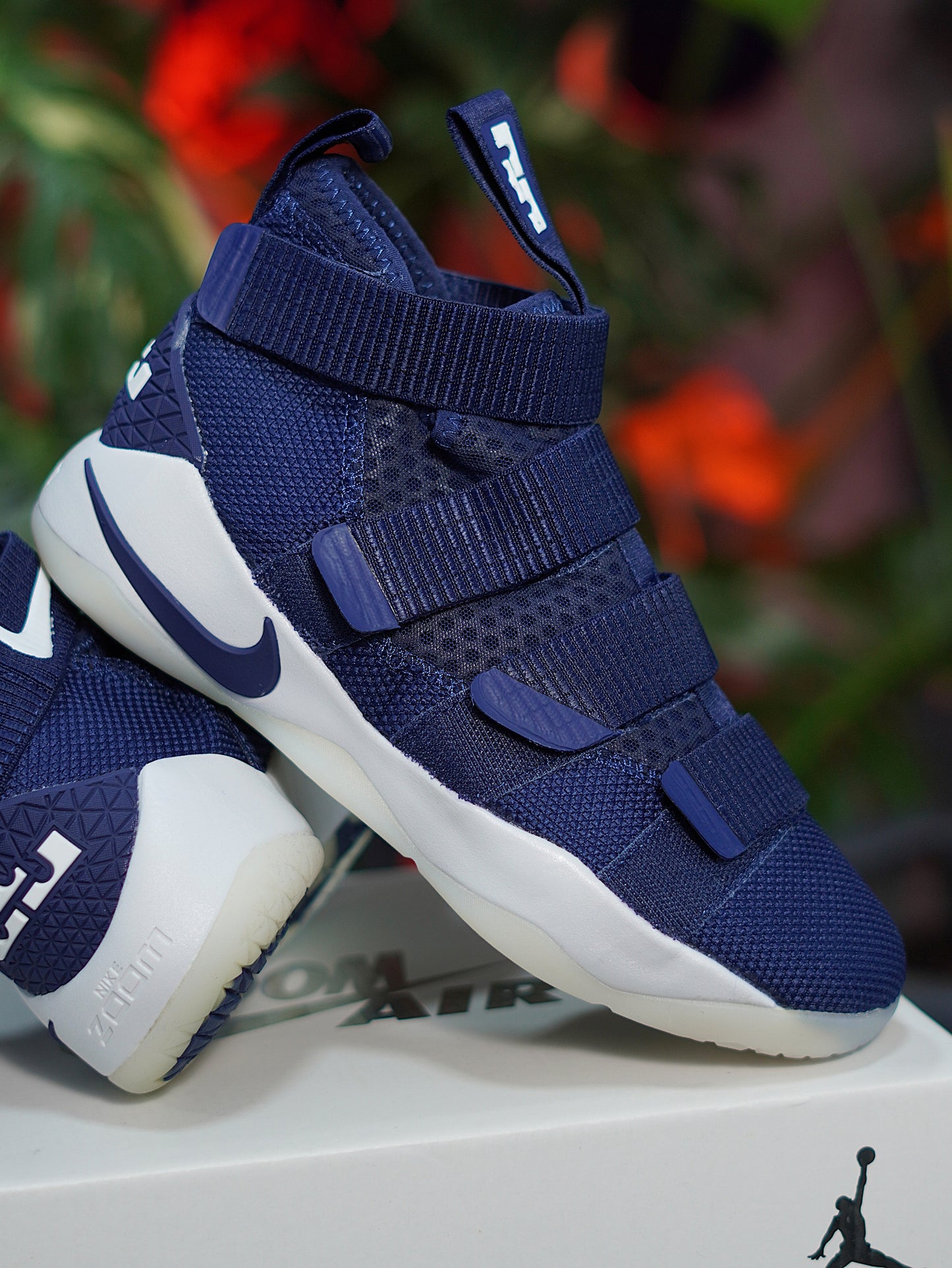 Nike LeBron Soldier XL - Azul, Blanco