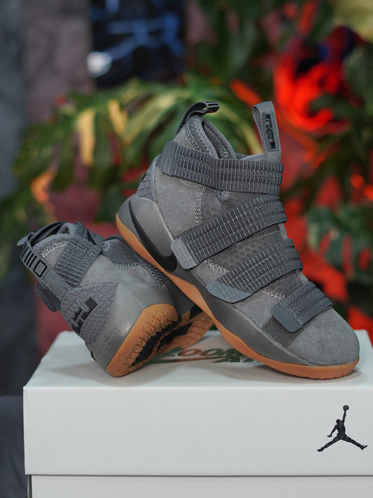 Nike LeBron Soldier XL - Gris