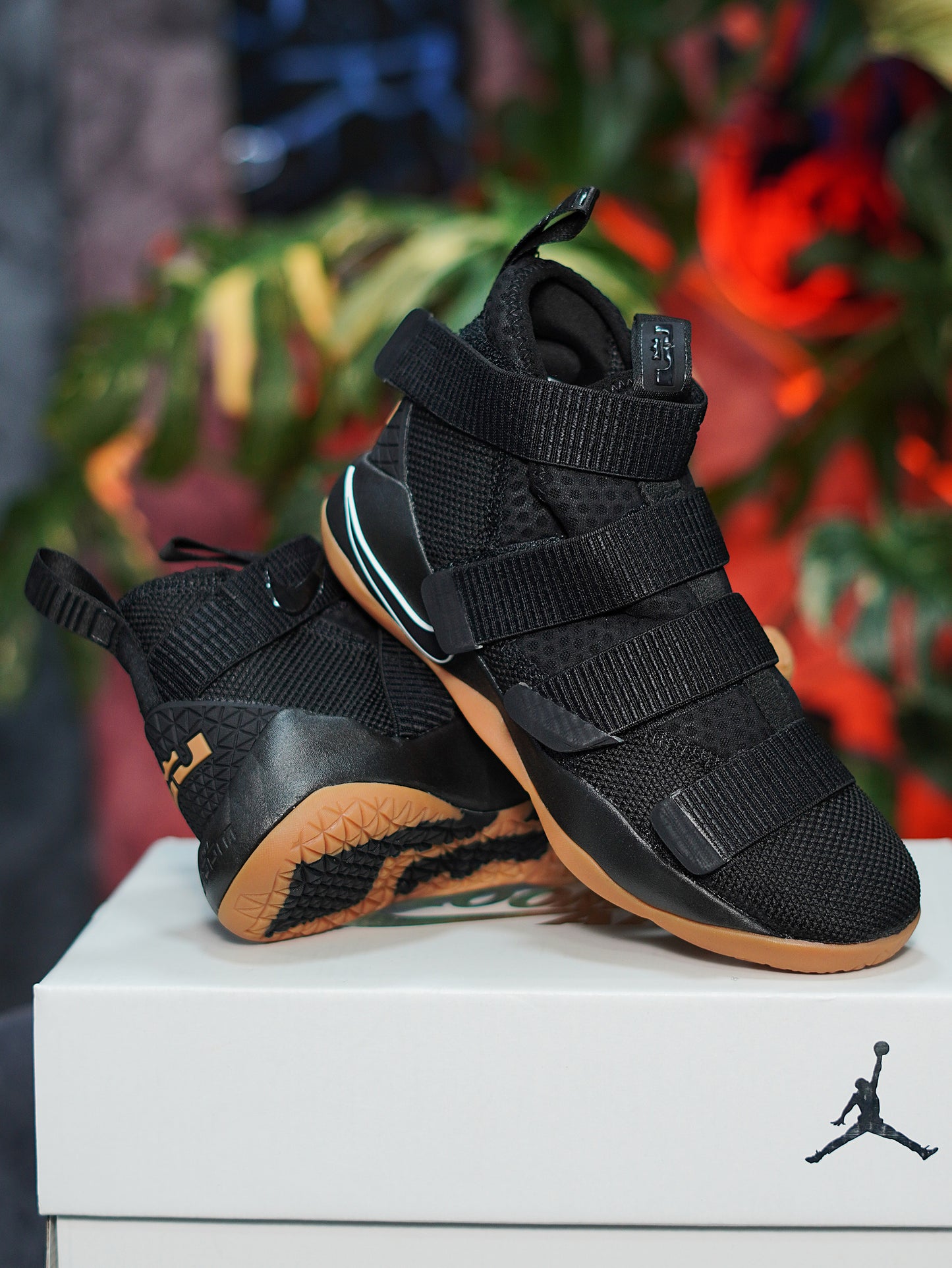 Nike LeBron Soldier XL - Negro, Suela goma