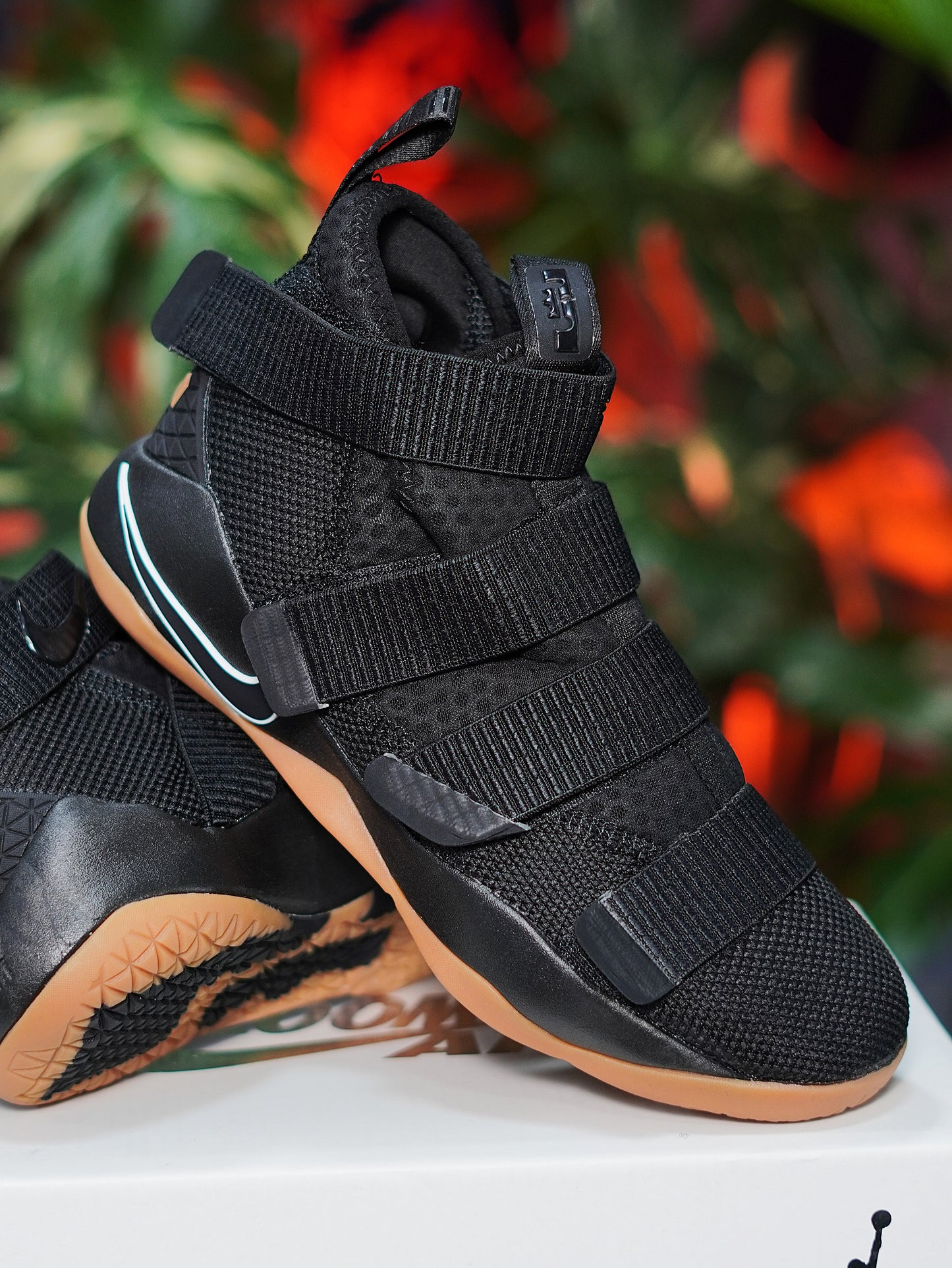 Nike LeBron Soldier XL - Negro, Suela goma