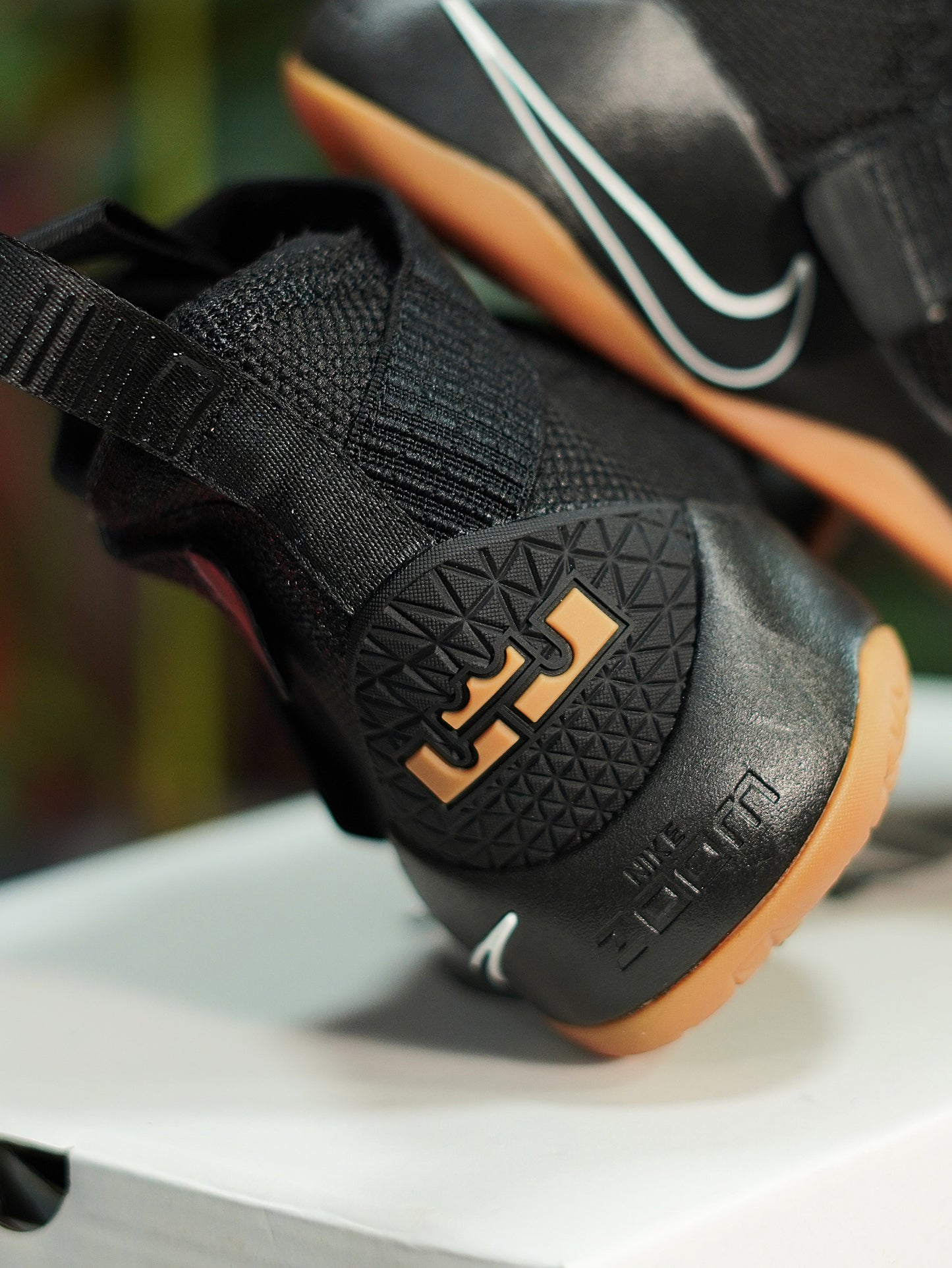 Nike LeBron Soldier XL - Negro, Suela goma