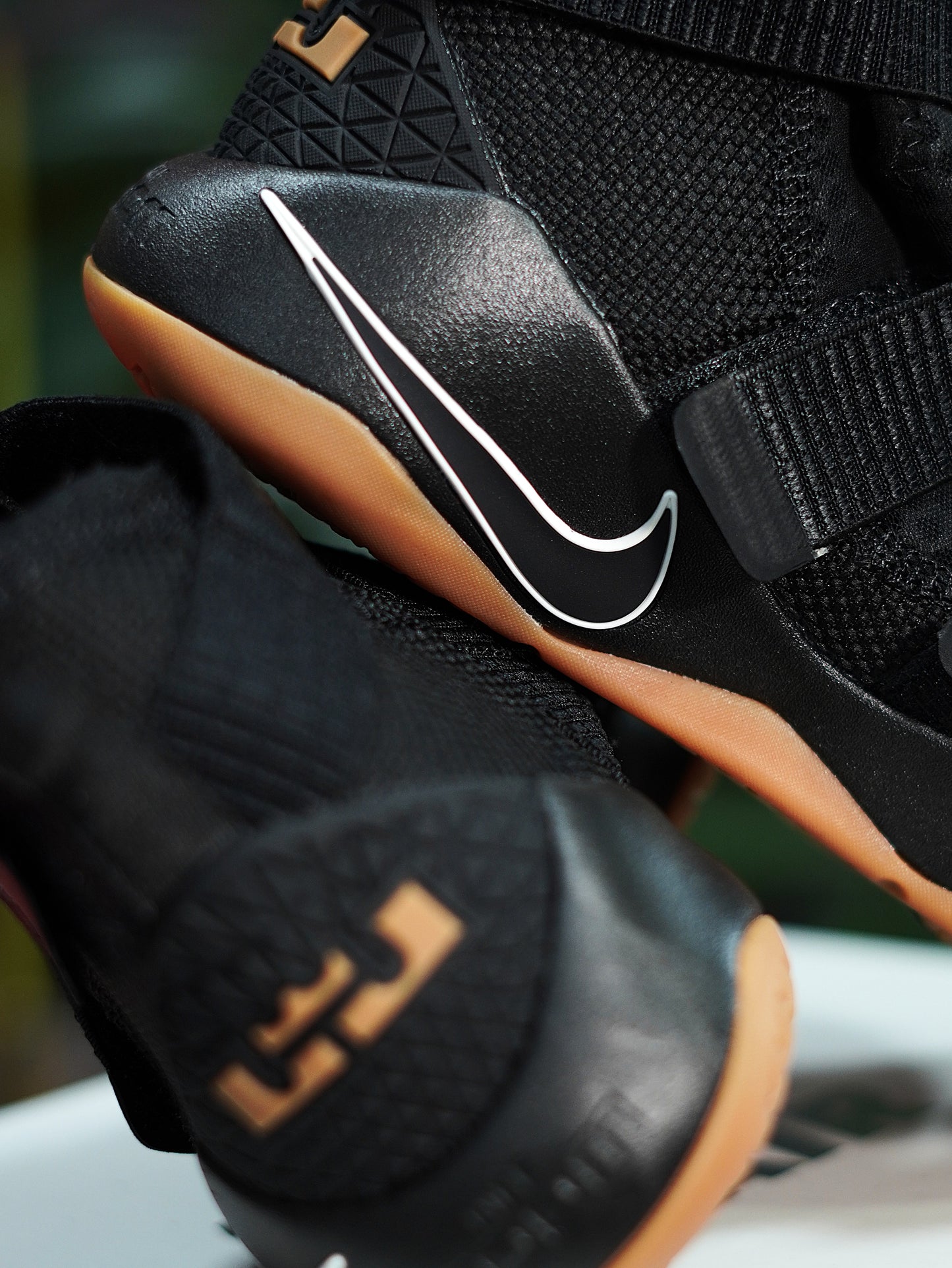 Nike LeBron Soldier XL - Negro, Suela goma