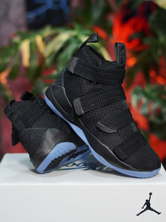 Nike LeBron Soldier XL - Negro, Azul