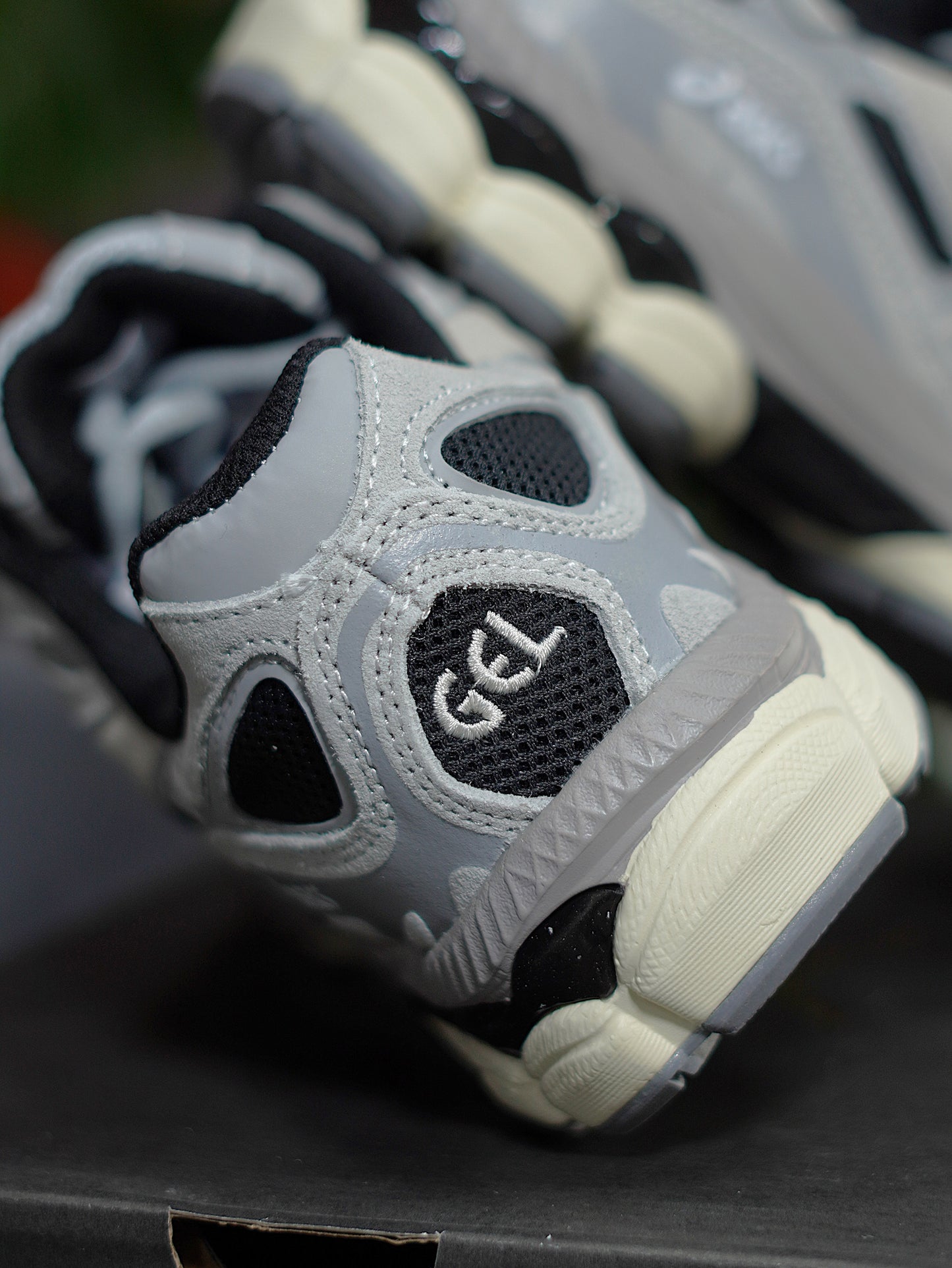 Asics Gel NYC Black Piedmont - Gris claro