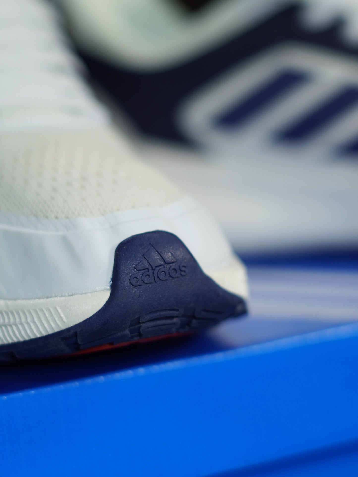 Adidas Bounce - Blanca, Azul oscuro, Rojo